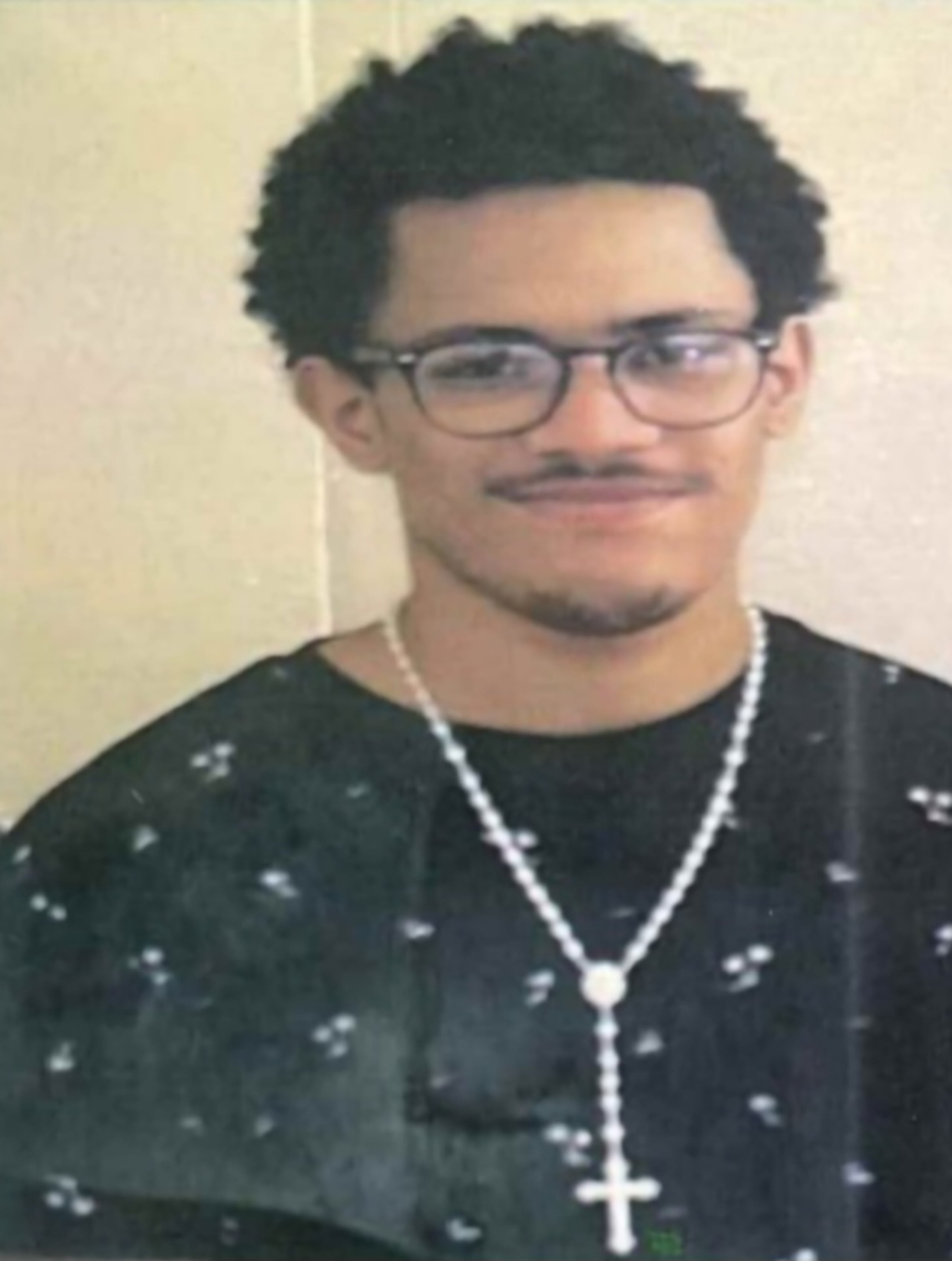 Irving Mario Clausells Carrero, de 20 años, quien fue visto por última vez el 8 de noviembre, en los predios del edificio 16 del residencial Práxedes Santiago, en Cidra.