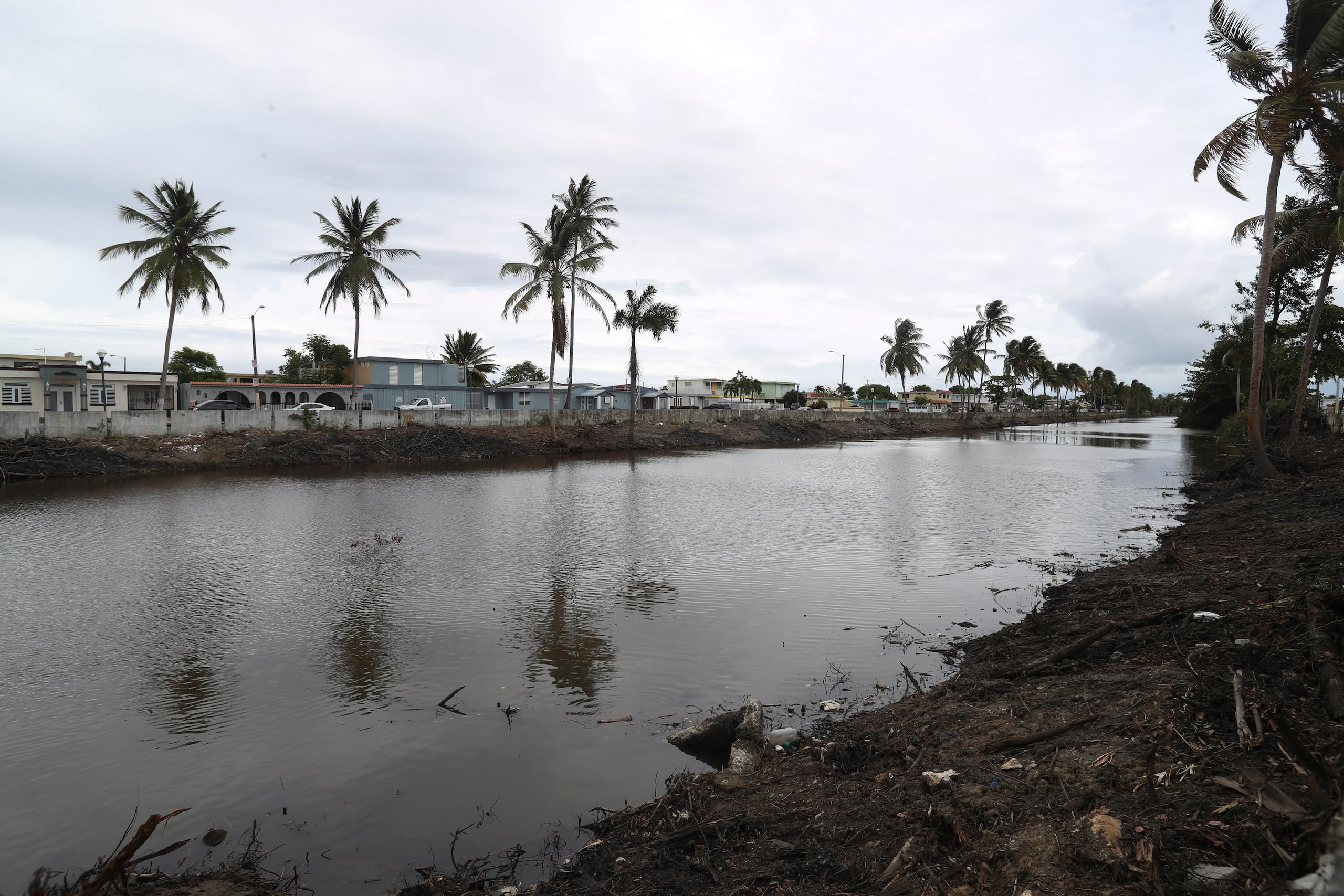 El lago fue construido en el año 1963 con el objetivo de mitigar las inundaciones que afectaban a cuatro de las ocho secciones de la urbanización Levittown.