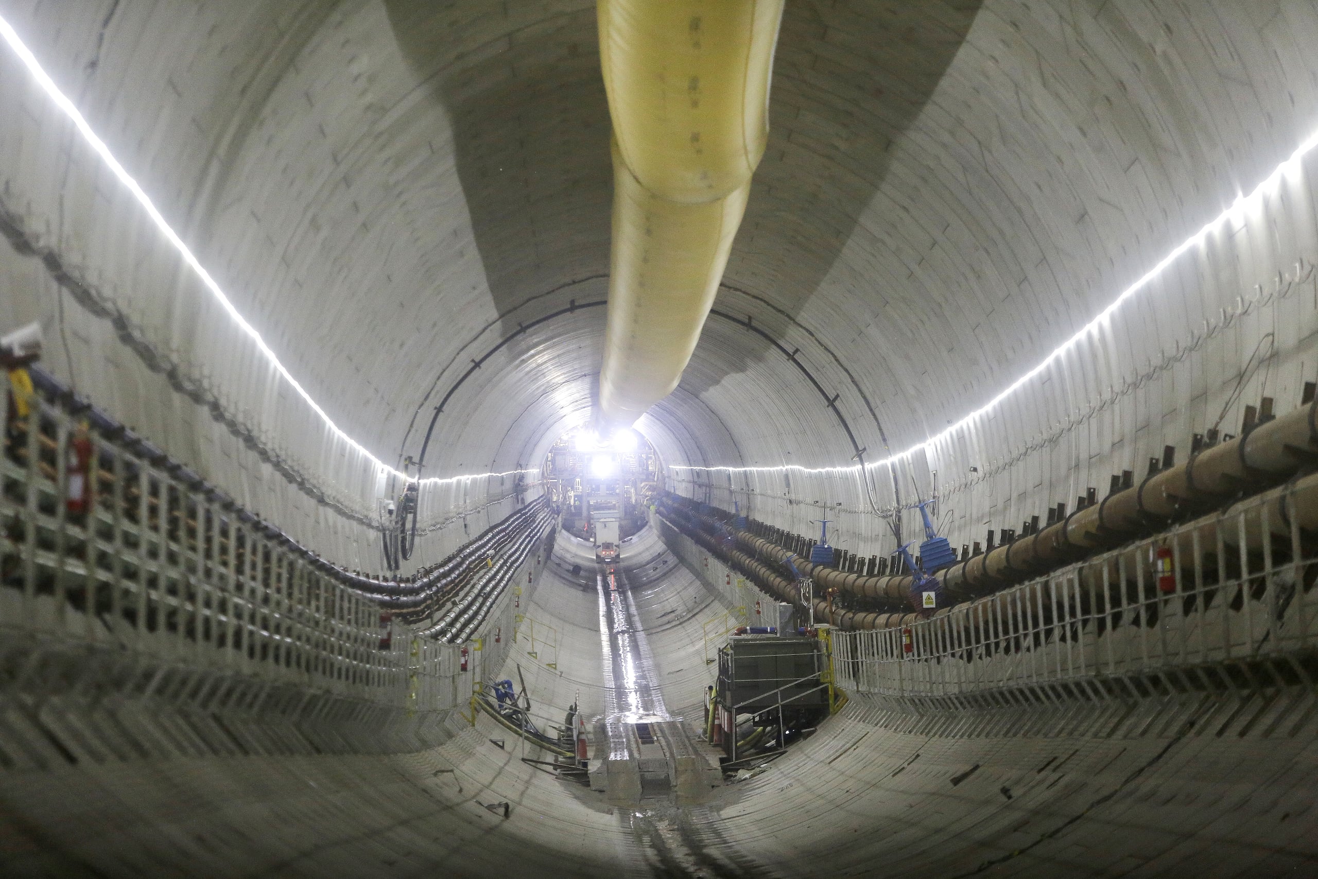 El túnel baja hasta una profundidad de 65 metros por debajo del nivel del mar.