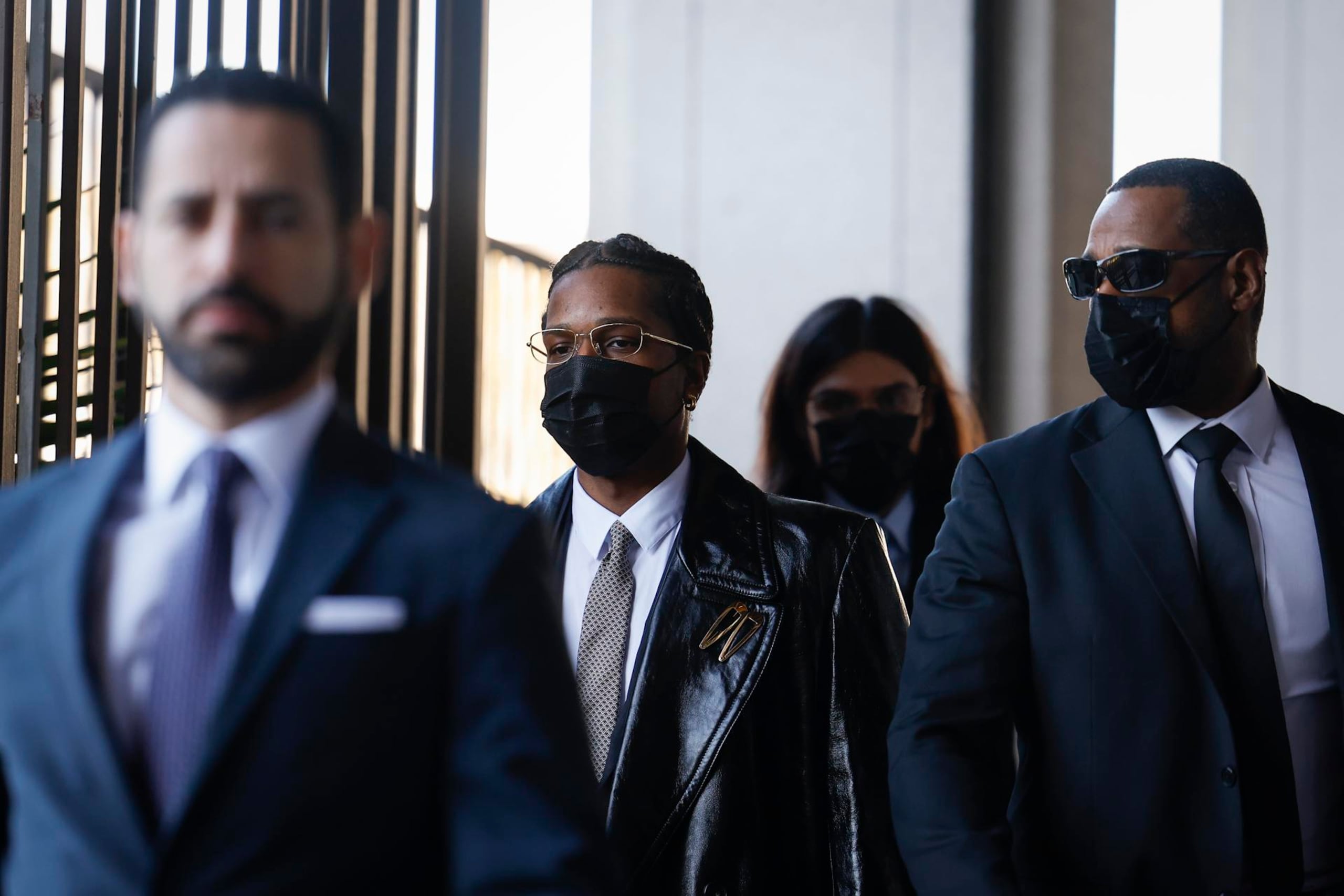 A$AP Rocky entra al Centro de Justicia Penal Clara Shortridge Foltz antes de su juicio por agresión criminal en Los Ángeles, California, el 21 de enero de 2025.