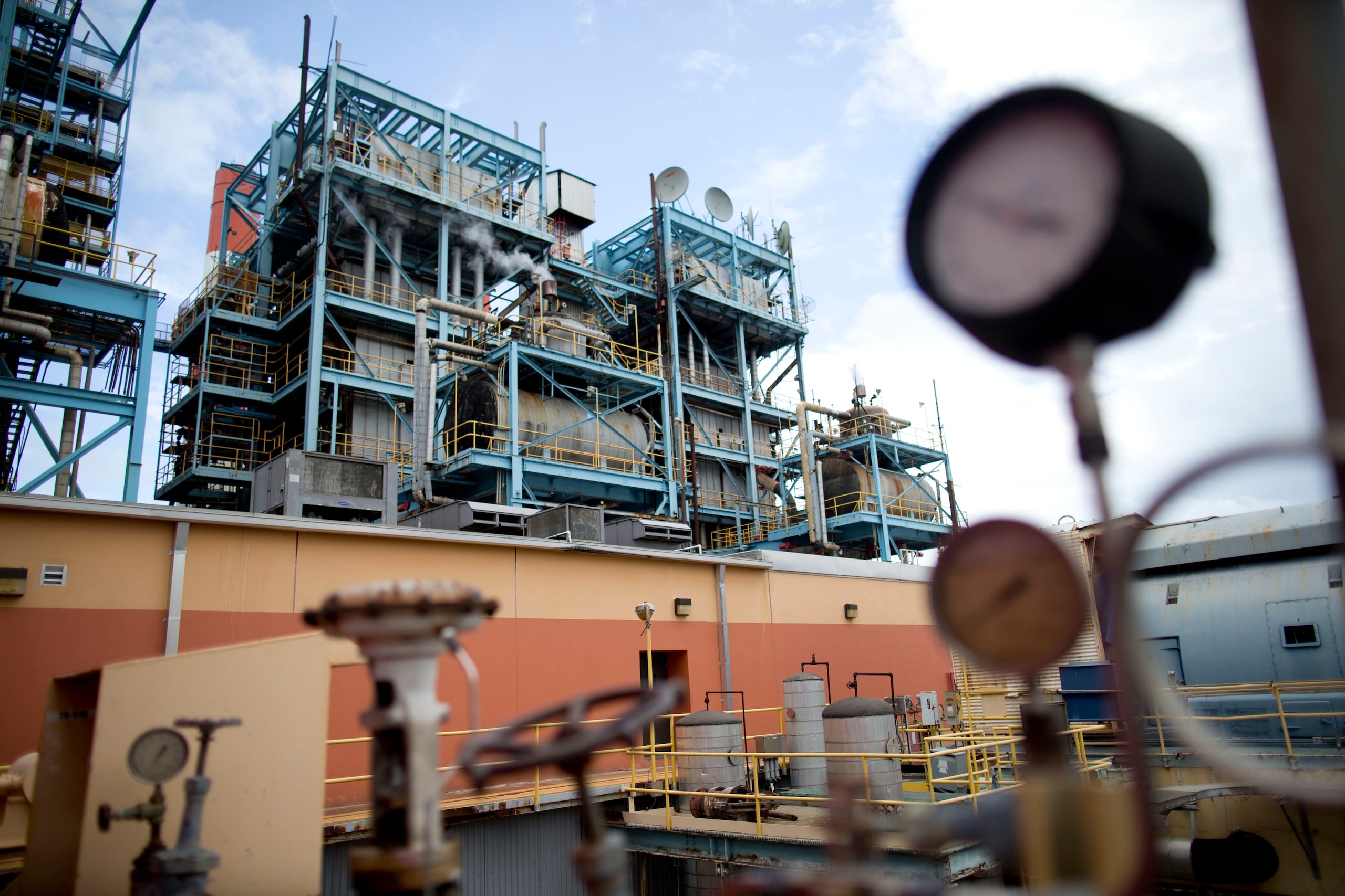 Imagen de la central generatriz de Palo Seco, en Toa Baja.