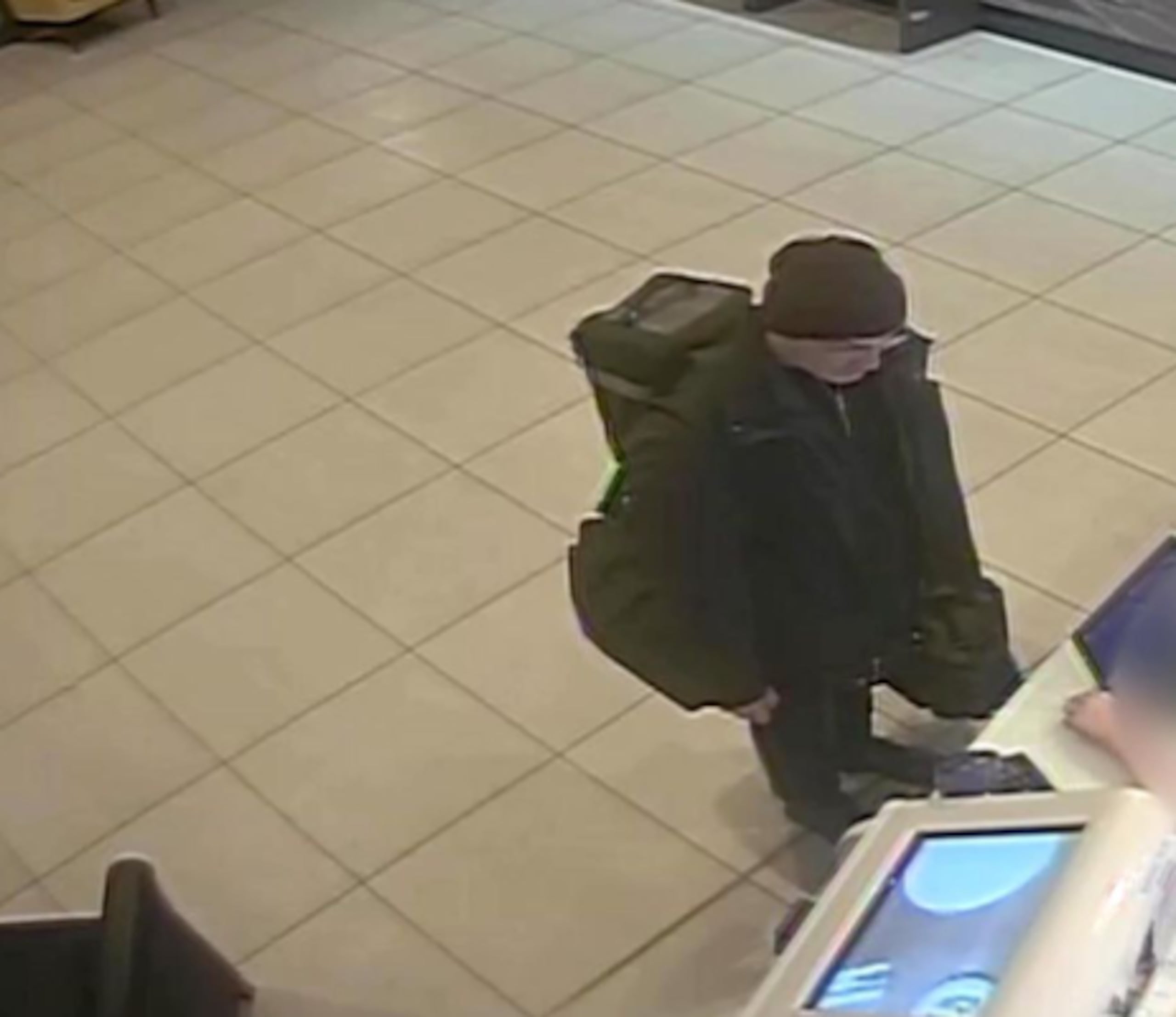 Se alegó que Thomas Kwan también utilizó una identidad falsa para hospedarse en un hotel