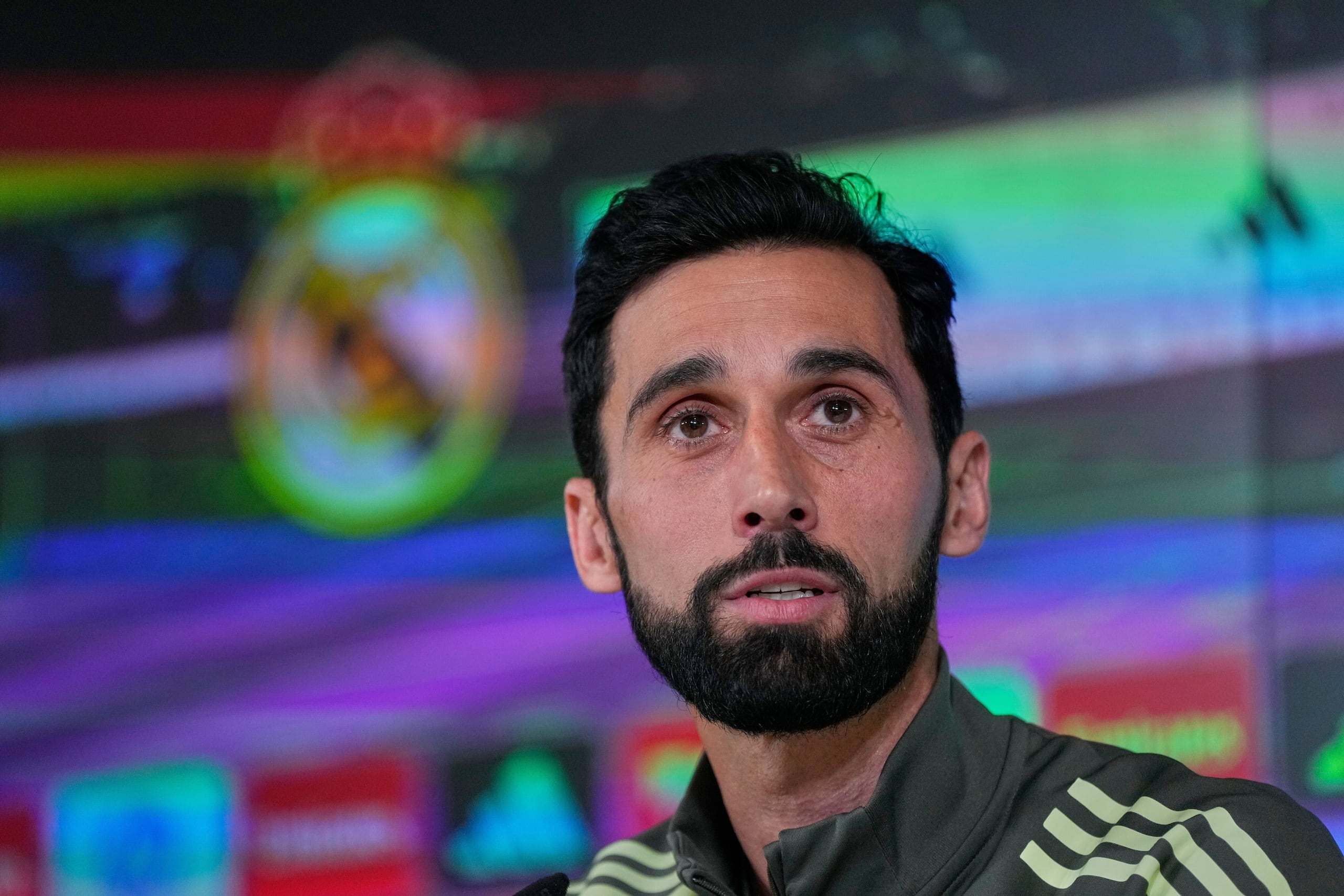 Alvaro Arbeloa, nuevo técnico del Real Madrid, en una rueda de prensa en la ciudad deportiva de Valdebebas, el martes 13 de enero de 2026, en Madrid. (AP Foto/Manu Fernández)