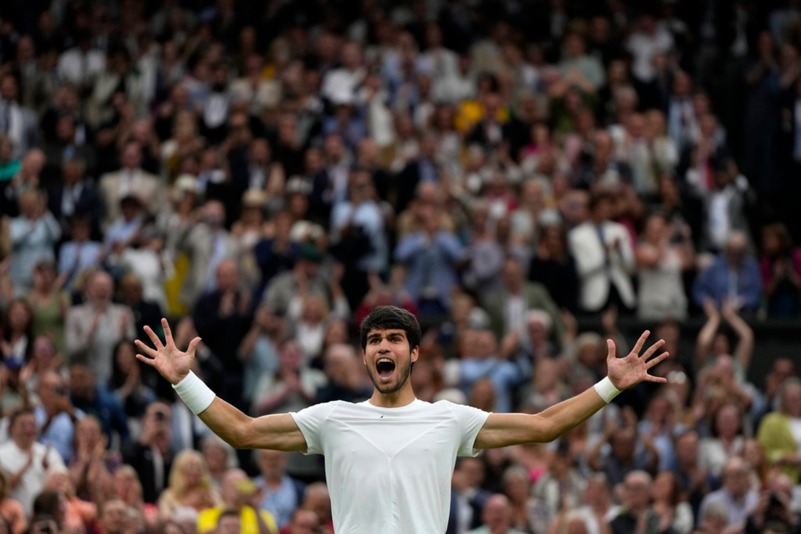 Carlos Alcaraz necesitó tres sets para despachar a Daniil Medvedev.