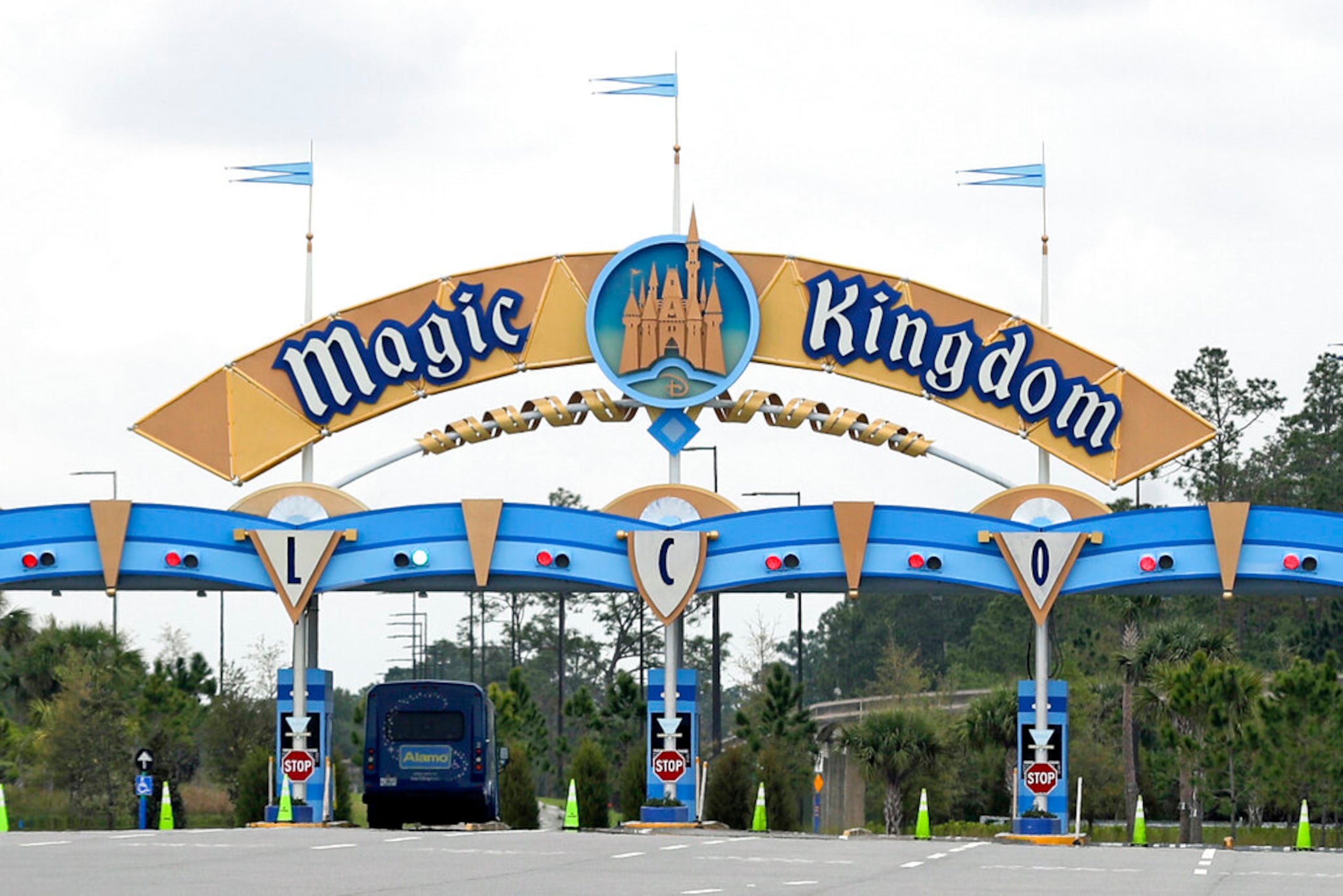 La mayor parte de Walt Disney World y Universal Orlando operarán con normalidad, aunque sus parques acuáticos permanecerán cerrados.