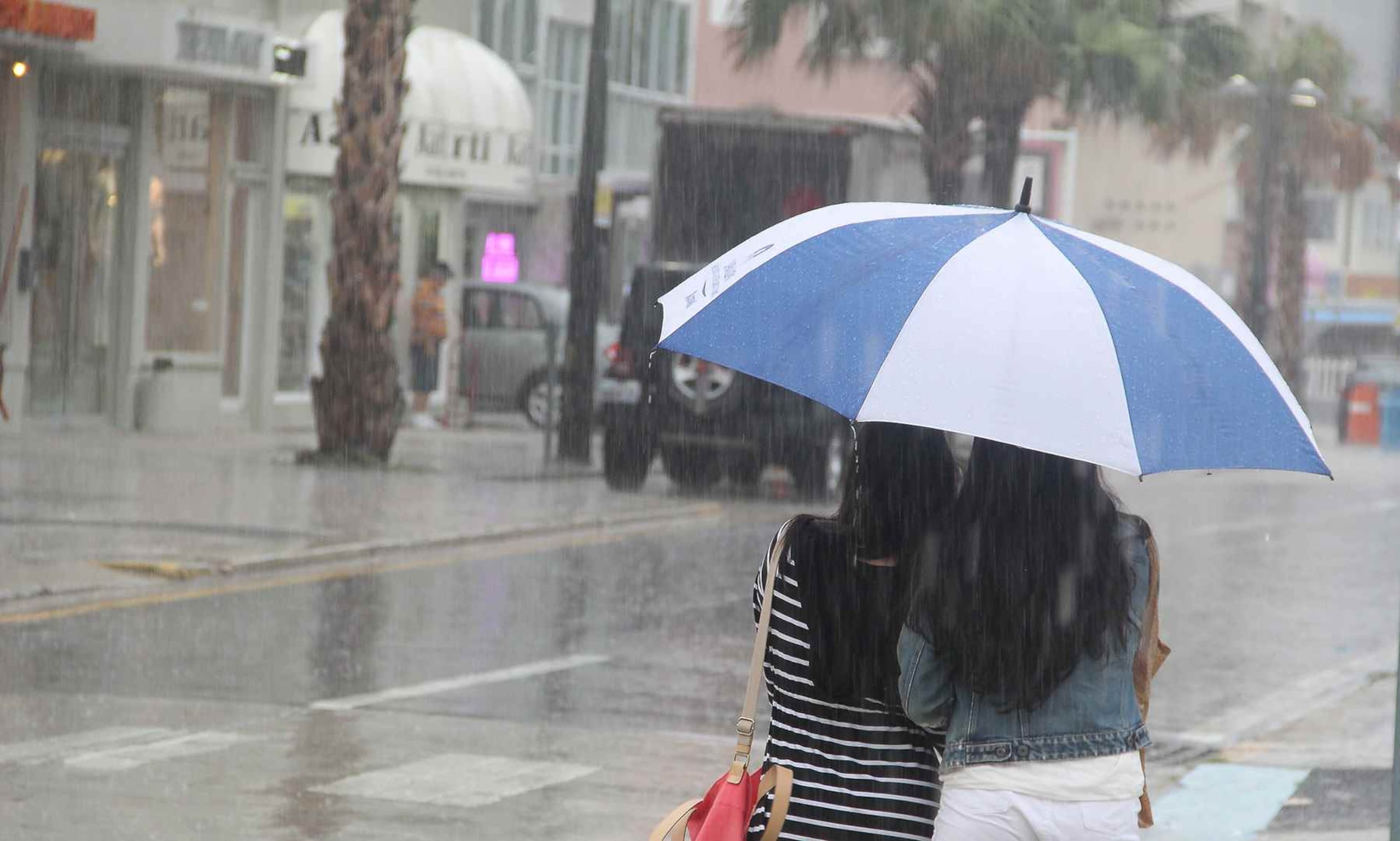 Las lluvias obedecen a un área de humedad combinada con los efectos locales, como el calor diurno, y aclaró que no se trata de un sistema atmosférico sobre la región. (Archivo / GFR Media)