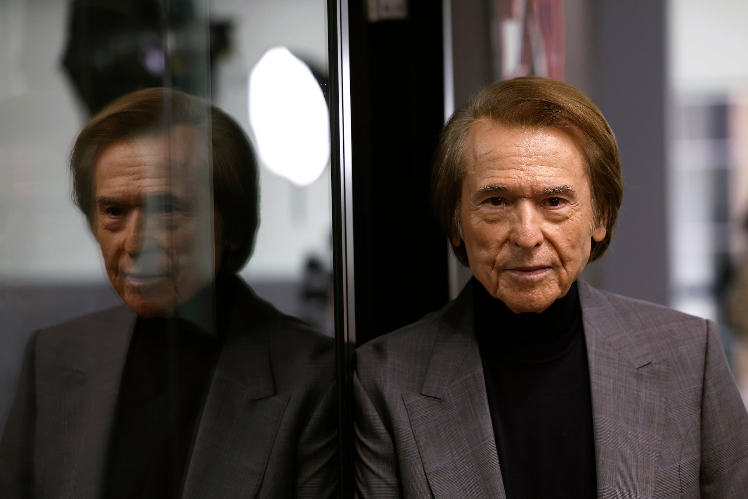 Raphael presenta un linfoma cerebral primario con dos nódulos cerebrales en el hemisferio izquierdo.