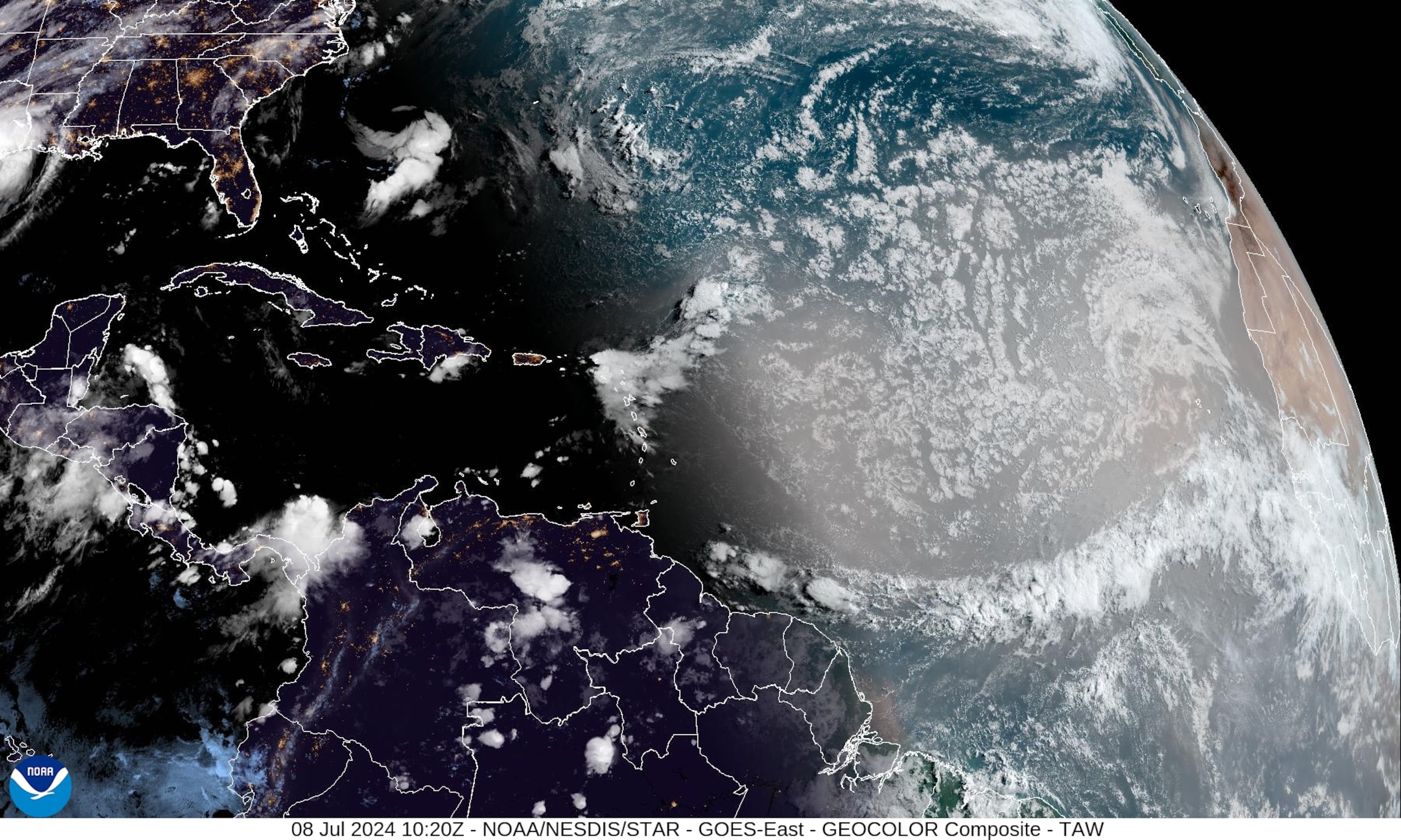 Imagen de satélite en la que se observa el polvo del Sahara que se aproxima este lunes a Puerto Rico.