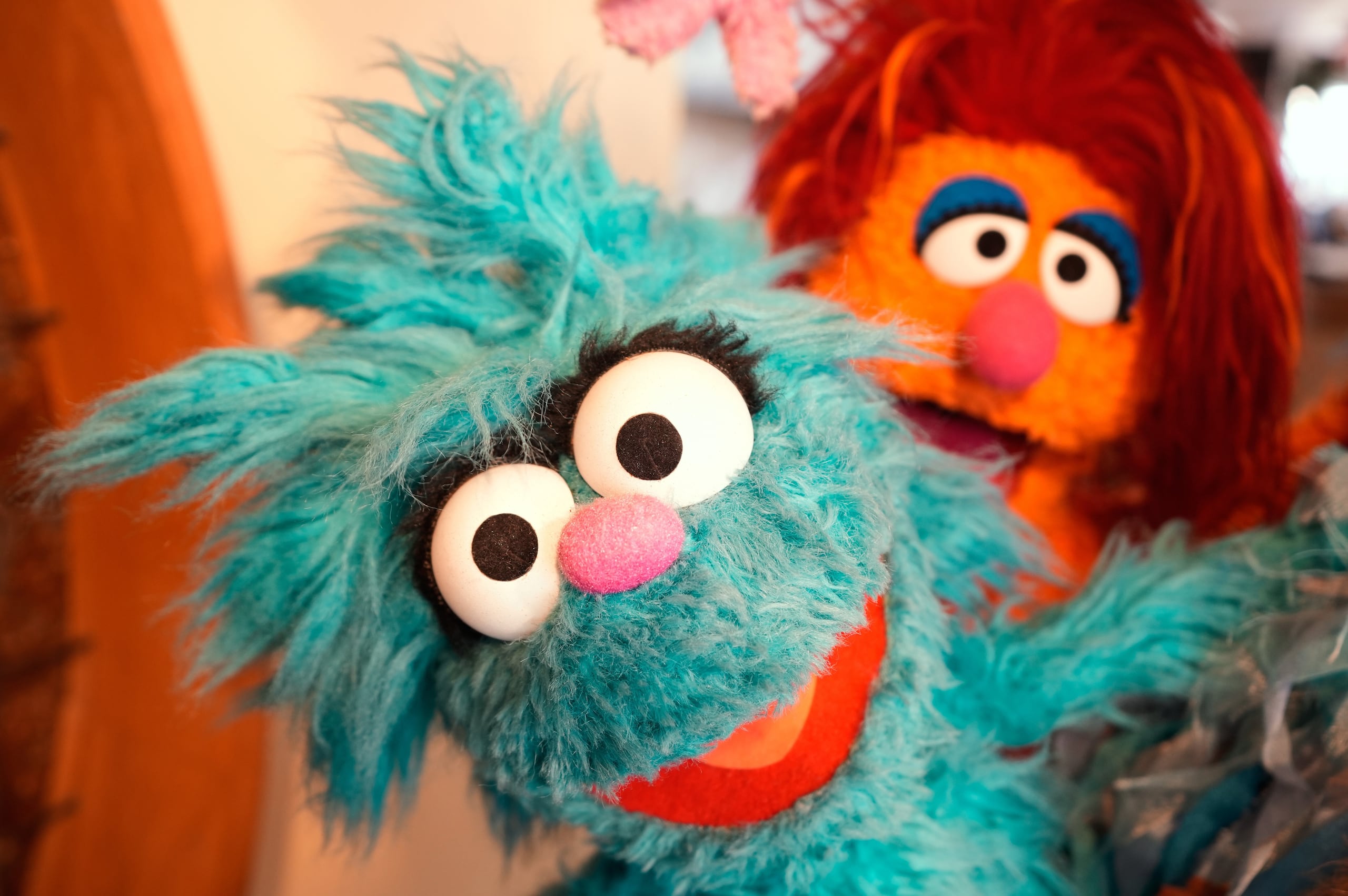 Marionetas se exhiben en Jim Henson's Creature Shop, el taller de criaturas de Jim Henson, en Nueva York, el miércoles 13 de mayo de 2026. (Foto AP/Seth Wenig)