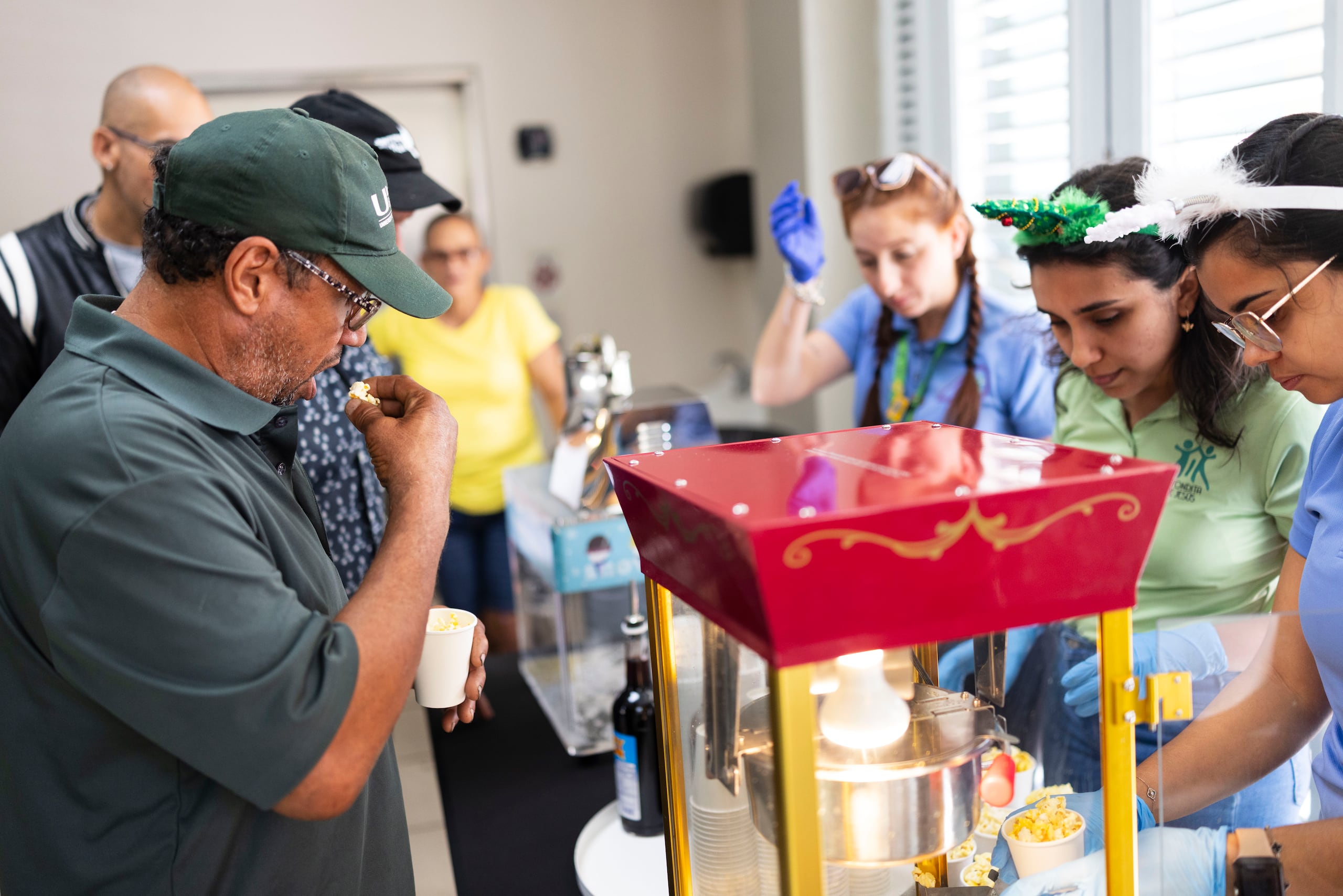 Los asistentes disfrutaron de distintas amenidades, como "popcorn", piraguas y hasta un juego de bingo.