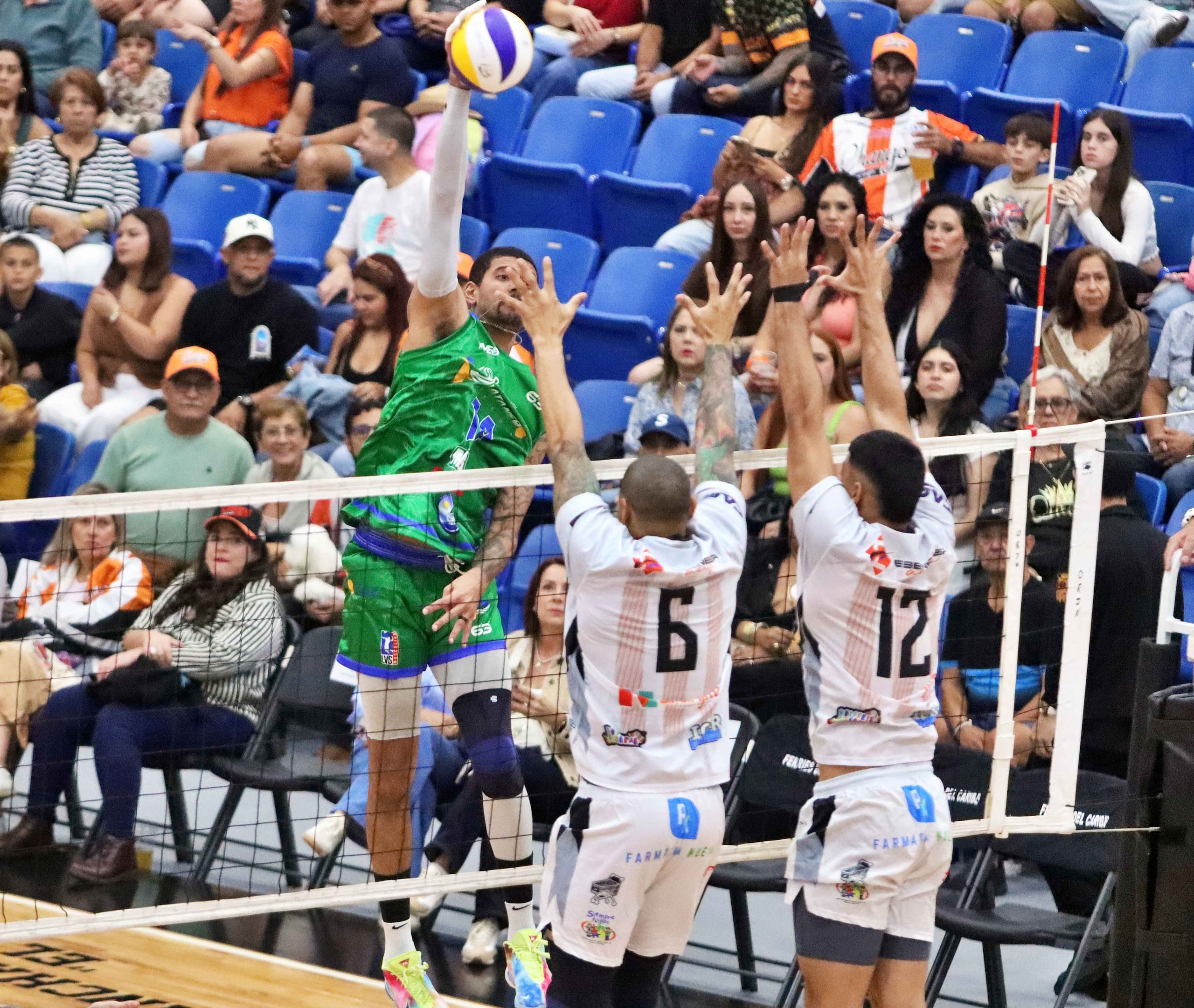 Jalen Penrose, de Corozal, logró 39 puntos en el triunfo en cinco parciales de los Plataneros sobre los Changos de Naranjito.