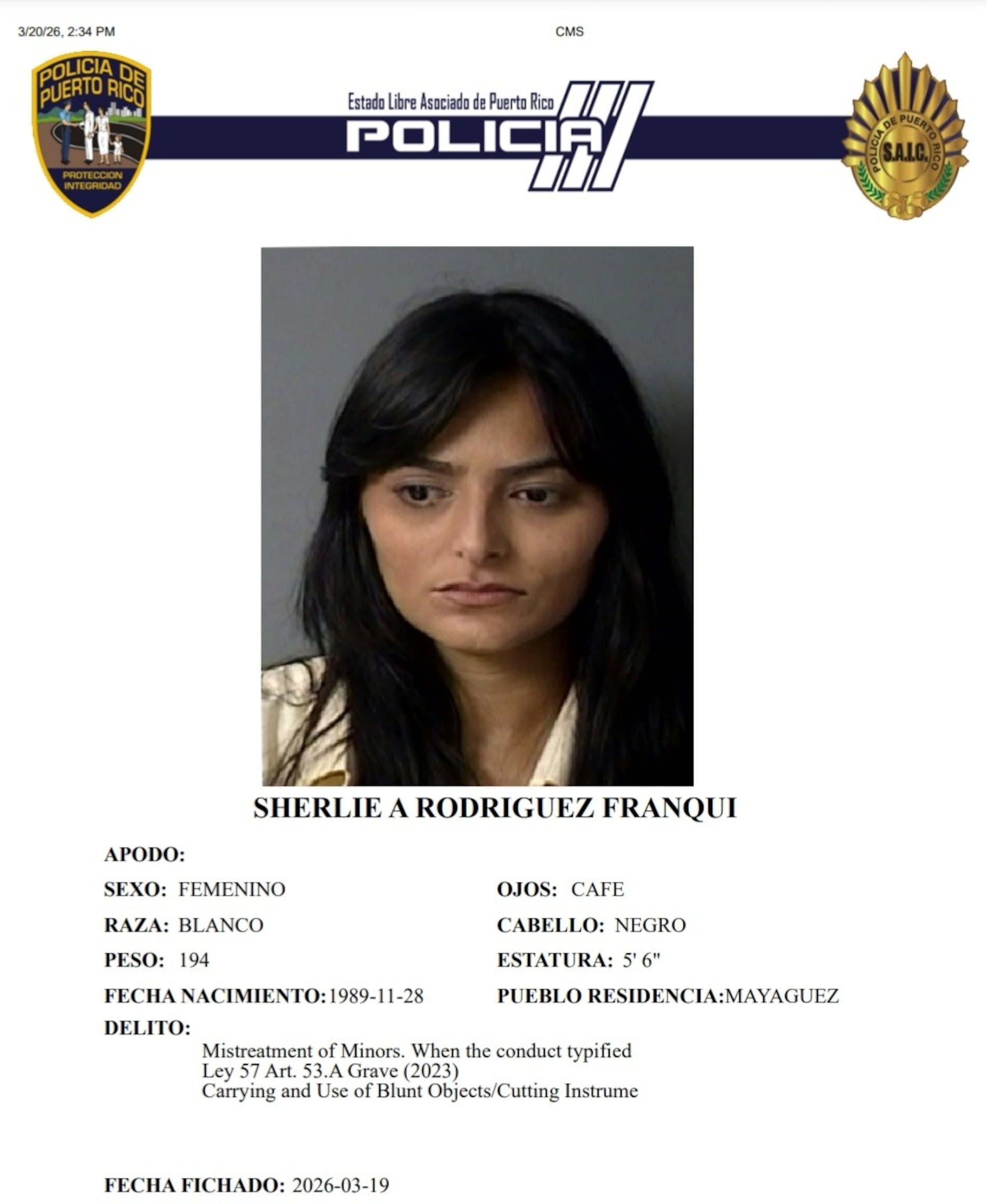 Sherlie Rodríguez Franqui, de 36 años, enfrenta cargos por maltrato de menores y violación a la Ley de Armas.