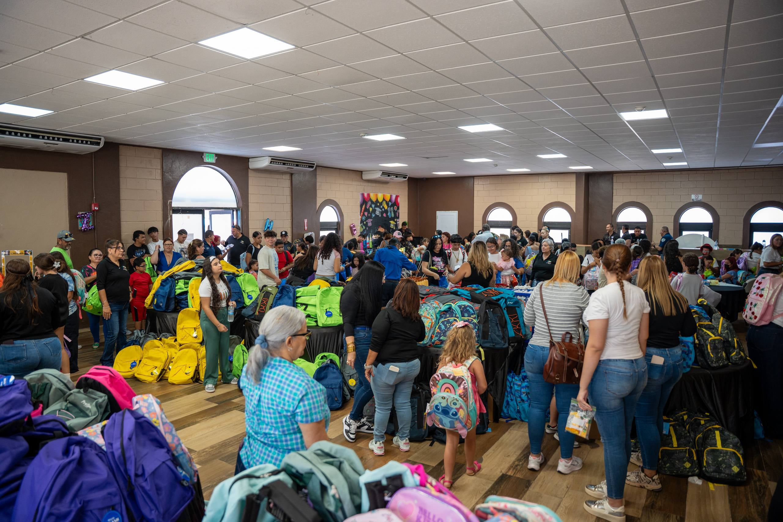La actividad se llevó a cabo el jueves en el salón de actividades de la Piscina de Olas y contó con la participación de comerciantes, empleados municipales, entidades religiosas y diferentes sectores de la comunidad.