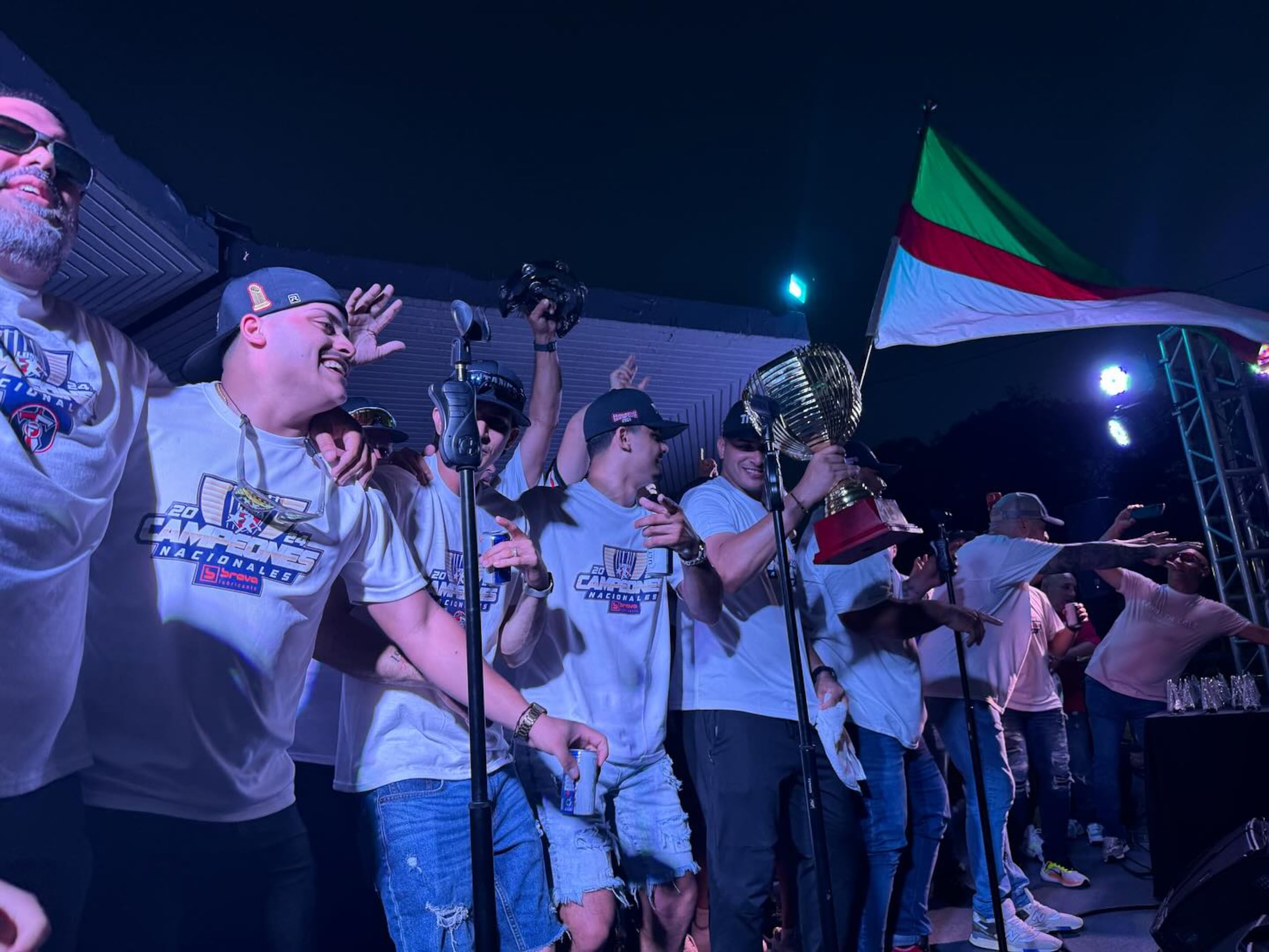 La fiesta fue hasta las horas de la noche del domingo.