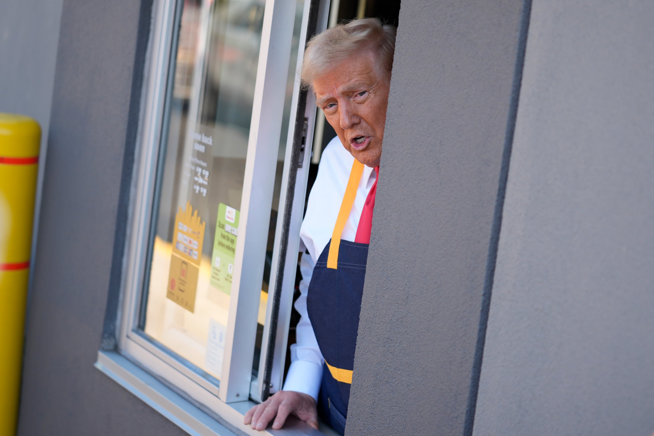 McDonald's dijo que el propietario-operador del local, Derek Giacomantonio, se puso en contacto después de enterarse del deseo de Trump de visitar un restaurante de Pensilvania y McDonald's aceptó el evento.