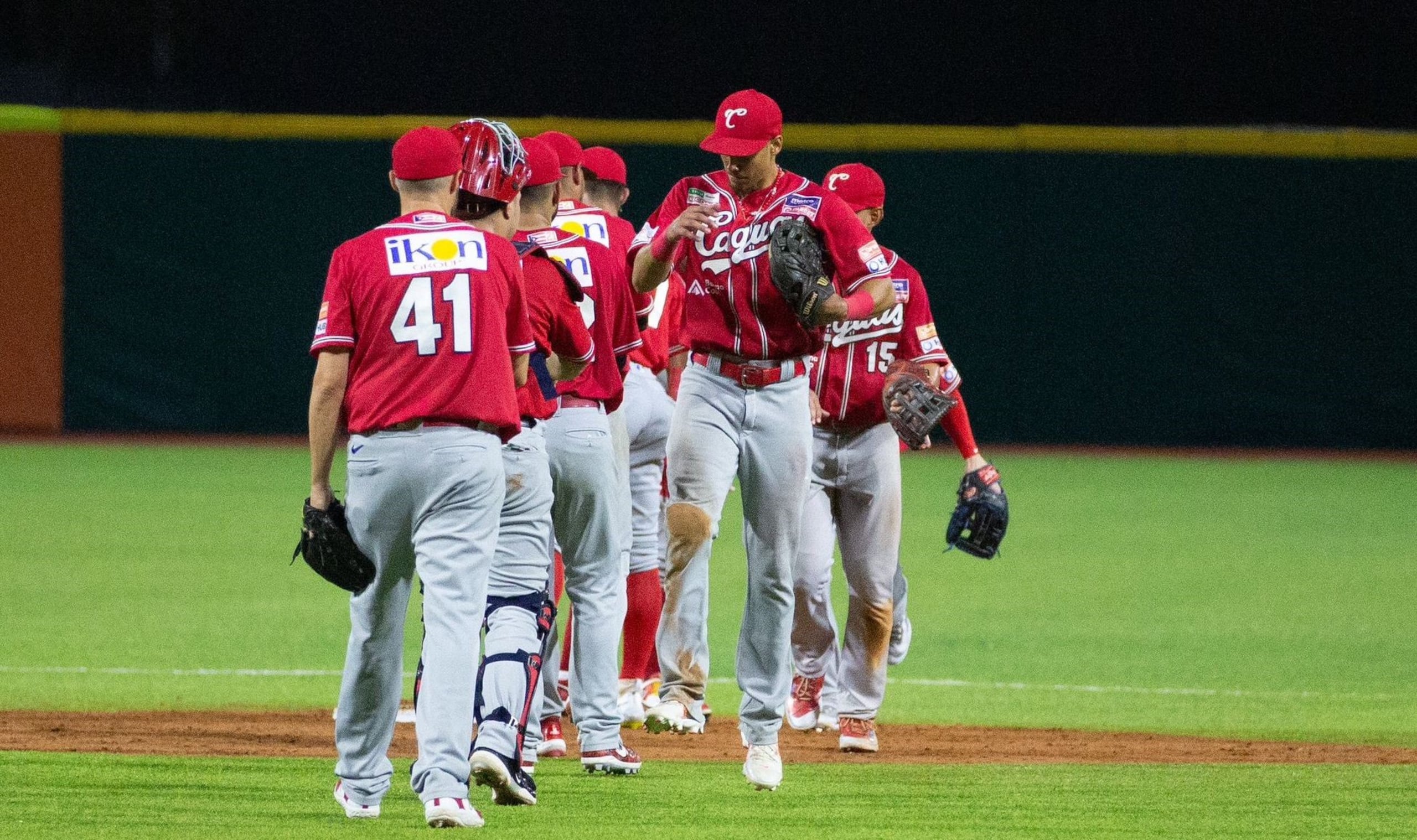 Los Criollos celebran el triunfo.