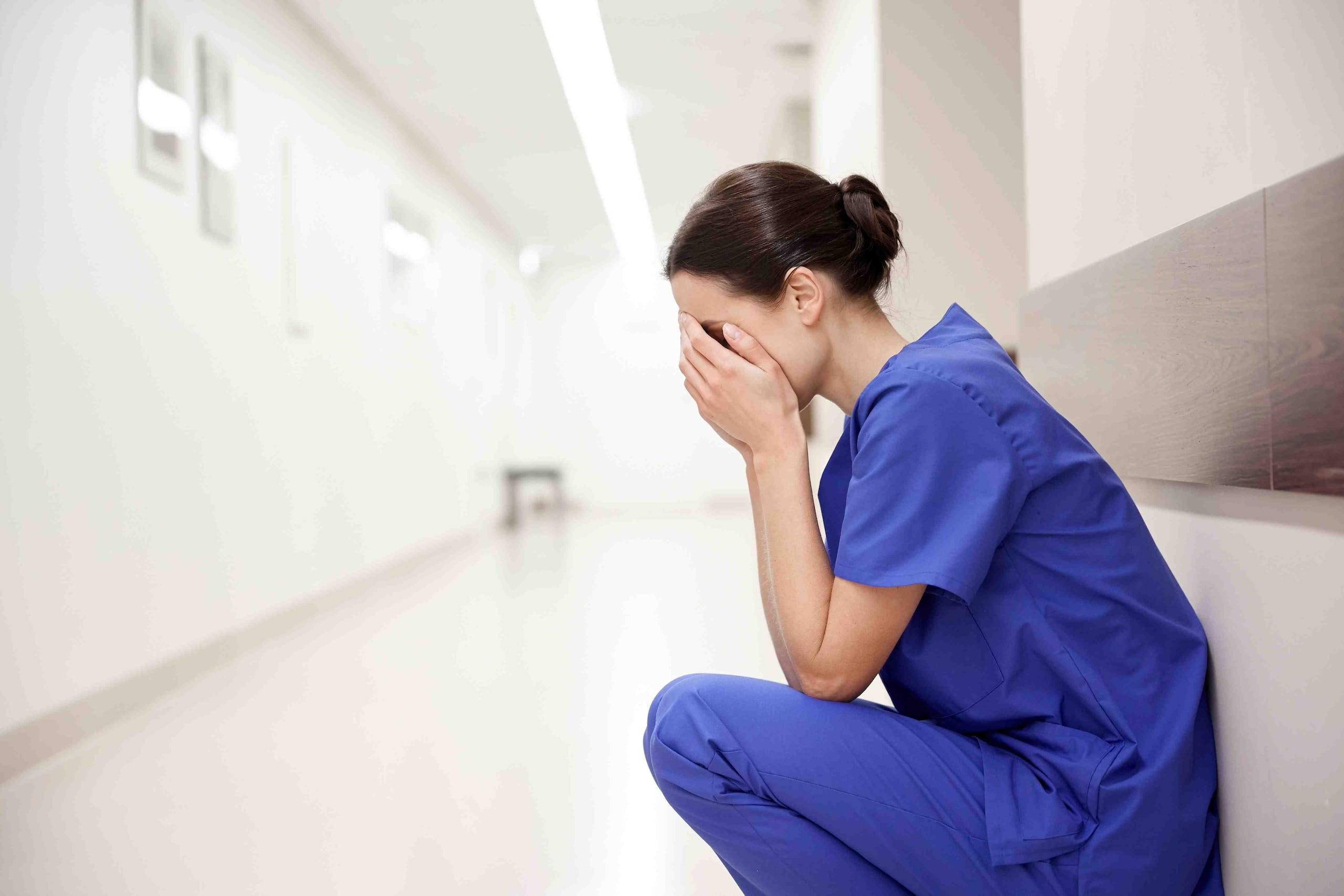 Se pretende concienciar más sobre los centros y programas de bienestar en el entorno médico y académico para mejorar la calidad de vida de los empleados.