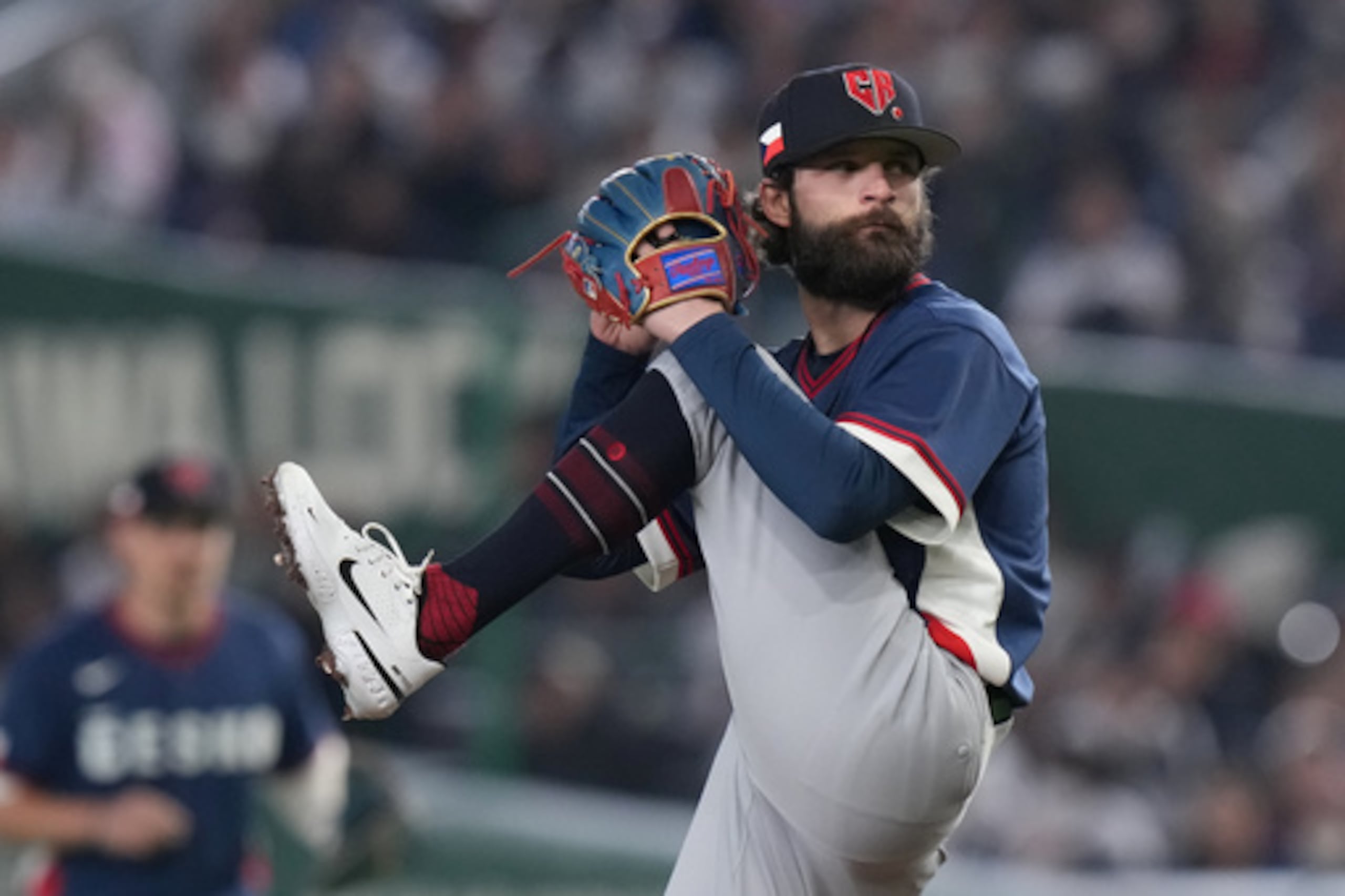 El lanzador de la República Checa Ondrej Satoria lanza a un bateador de Japón durante la entrada de un partido del Clásico Mundial de Béisbol entre Japón y la República Checa el martes 10 de marzo de 2026 en Tokio. (AP Photo/Eugene Hoshiko)