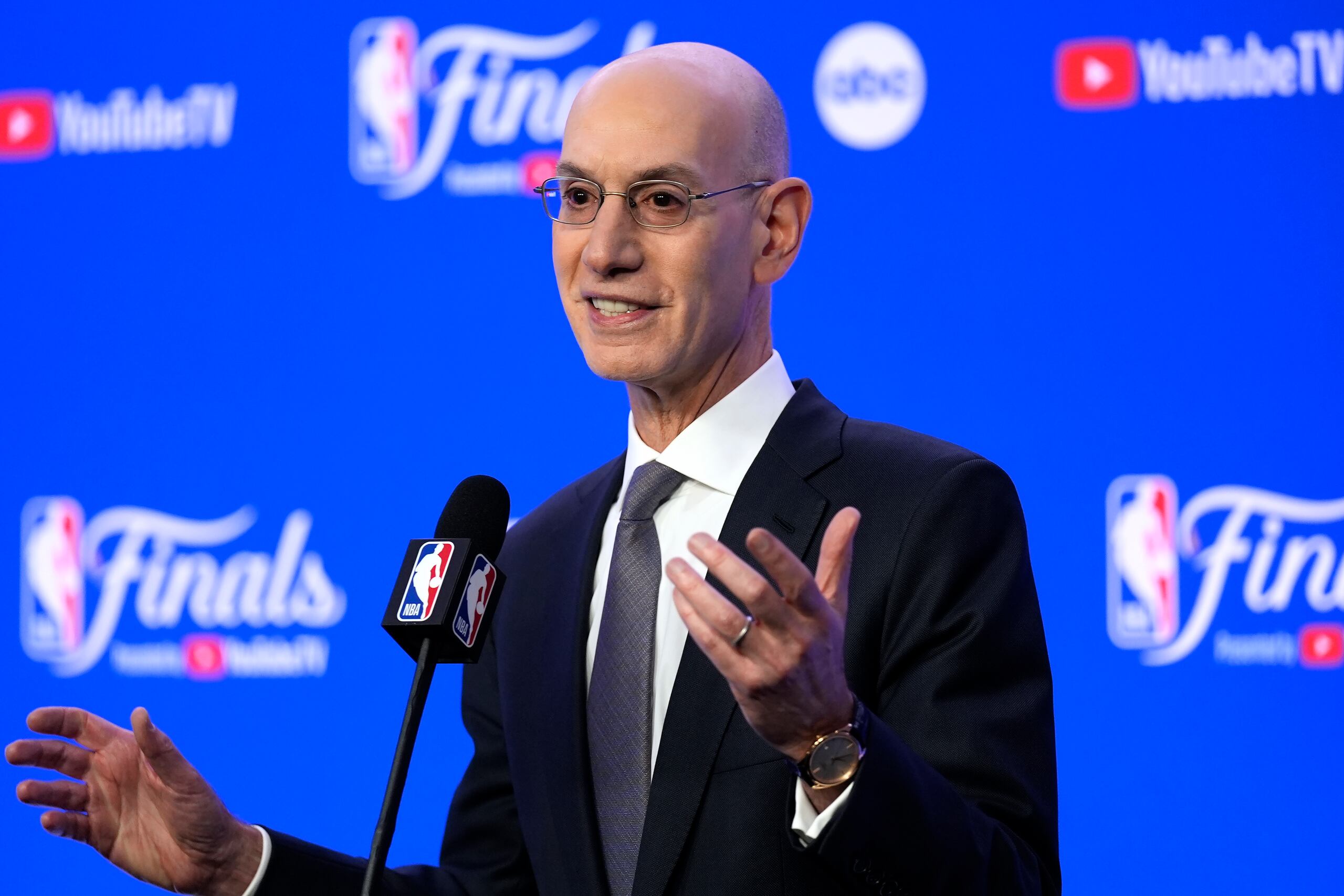 El comisionado de la NBA, Adam Silver.