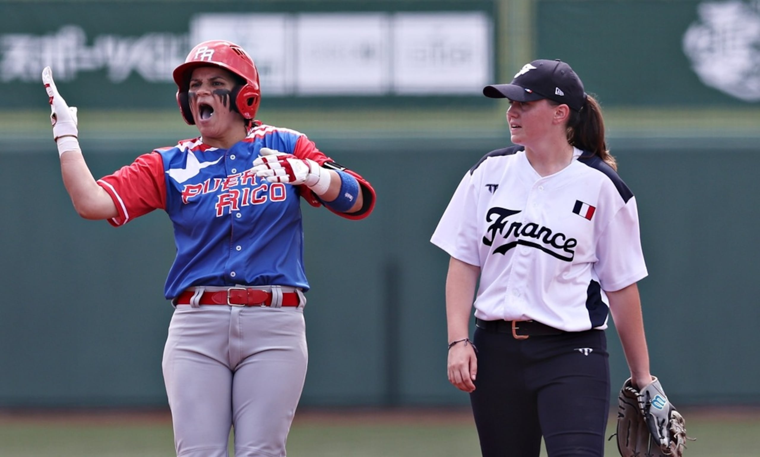 El Equipo Nacional femenino de béisbol regresó a la ruta ganadora con una contundente victoria 13-3 sobre Francia.