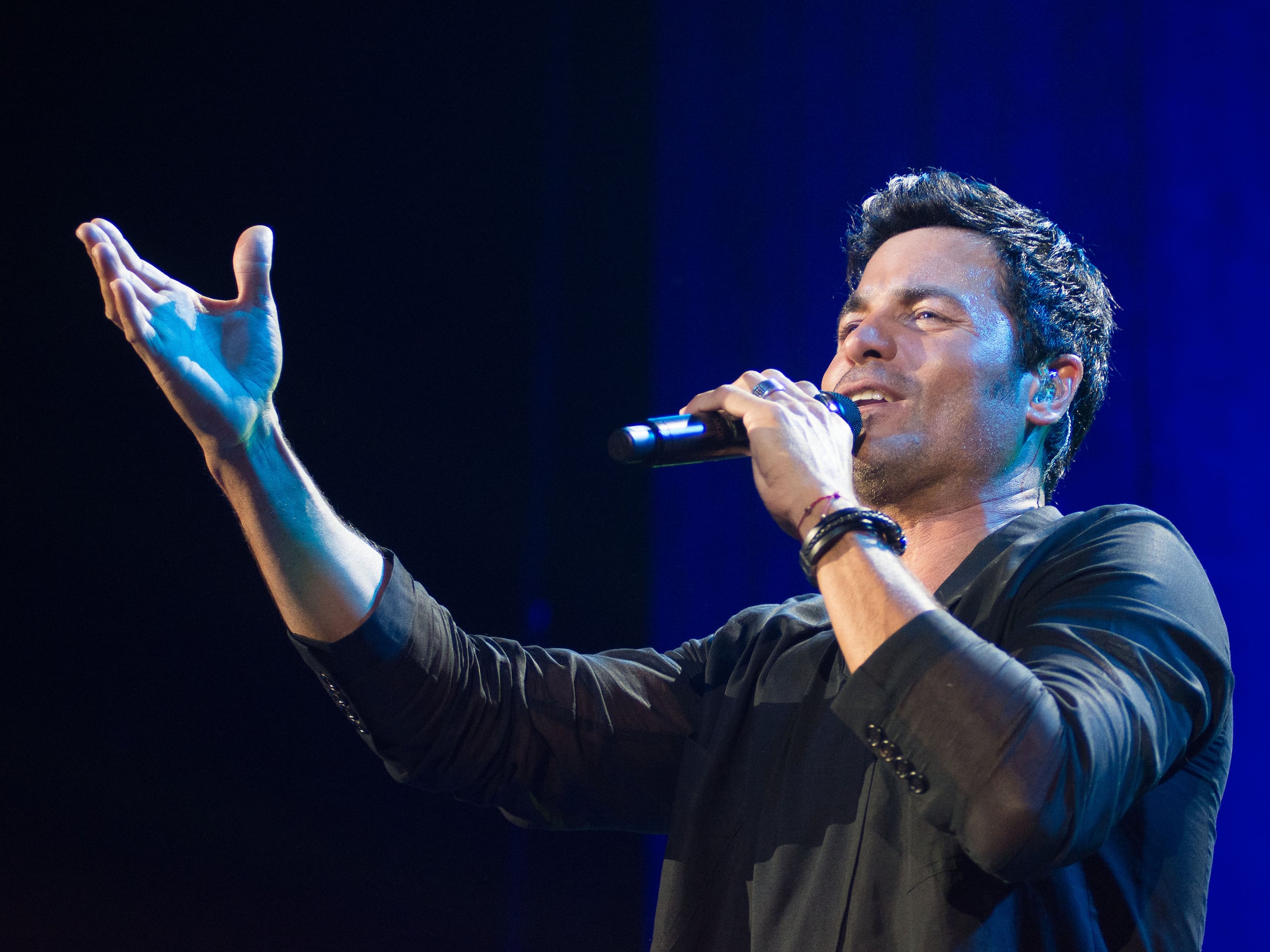 Fotografía de archivo en la que se captó al cantante puertorriqueño Chayanne, durante una presentación, en Miami (FL, EE.UU.). EFE/Gaston de Cárdenas