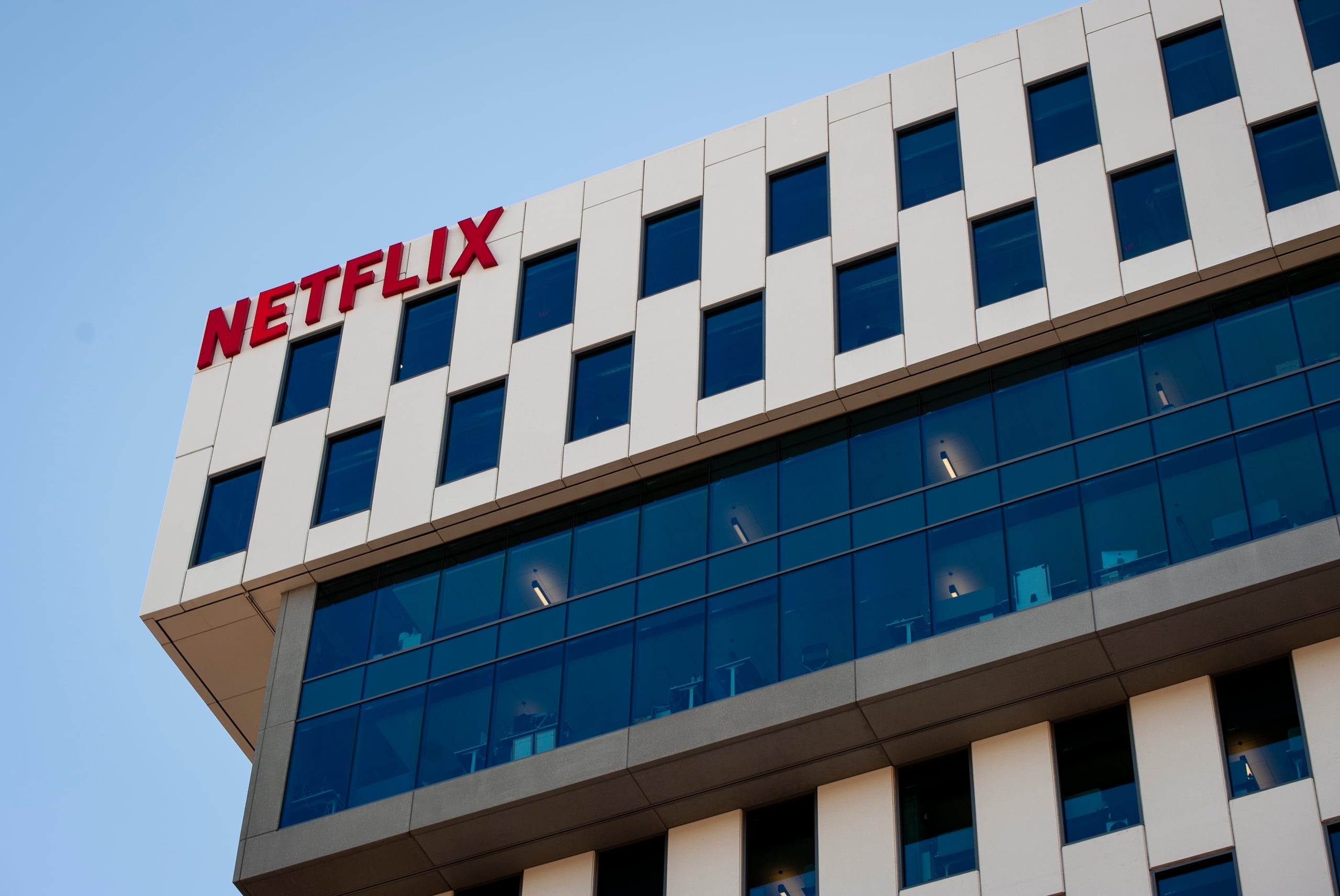 Netflix actualmente tiene los derechos de pago de títulos de Sony Pictures Entertainment en territorios seleccionados, como Estados Unidos, Alemania y el sudeste asiático.