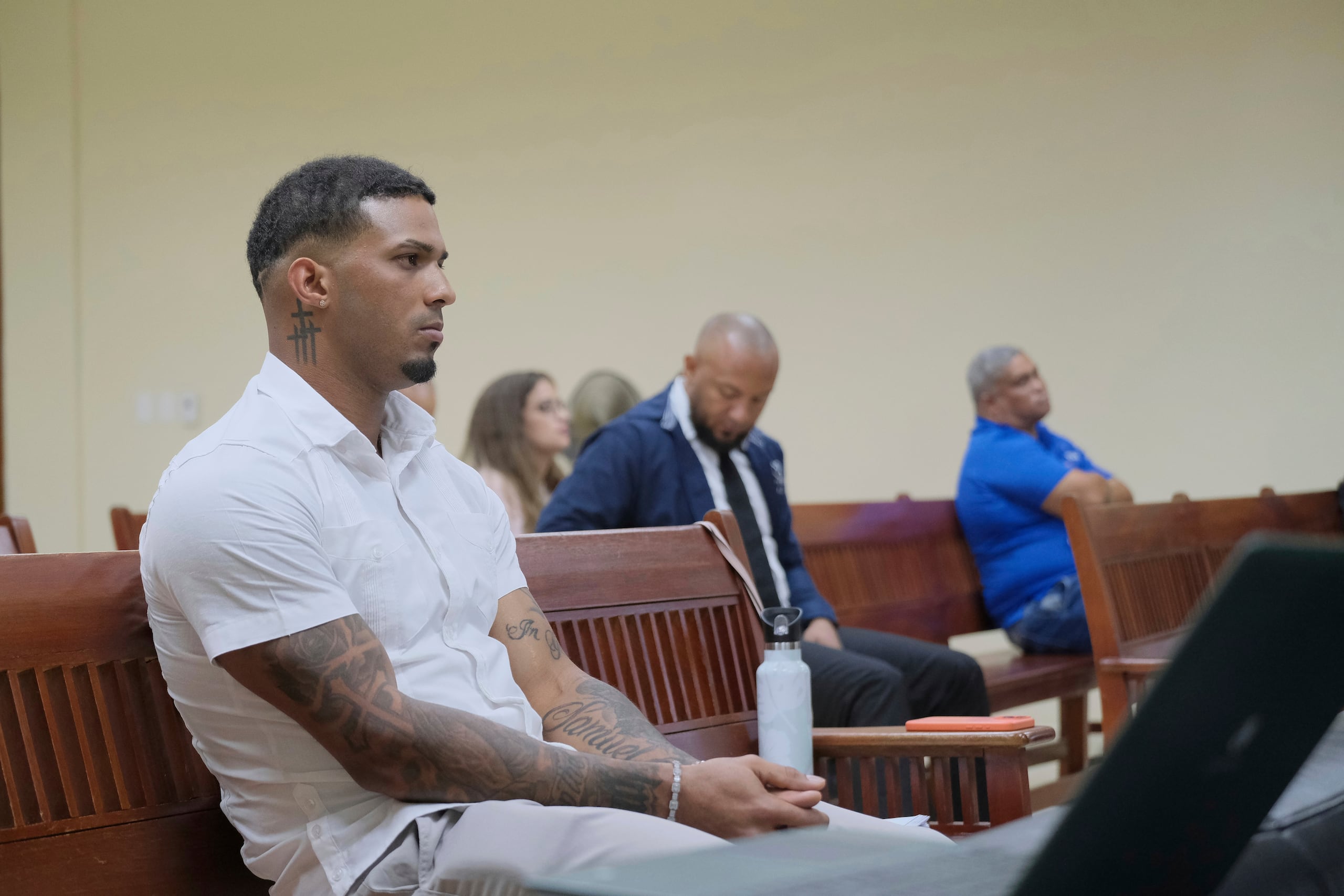El pelotero dominicano de los Rays de Tampa Bay, Wander Franco, se sienta durante su juicio por cargos de abuso sexual contra una menor en Puerto Plata, República Dominicana.