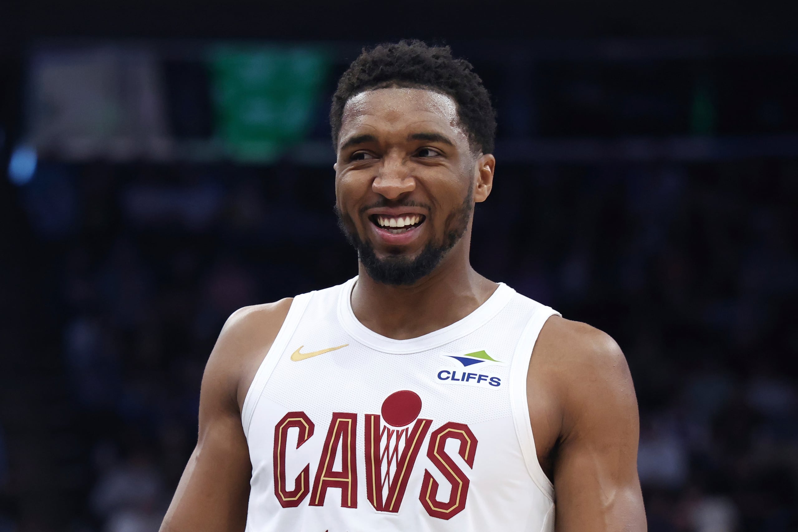 El escolta de los Cavaliers de Cleveland, Donovan Mitchell, reacciona después de una jugada contra el Jazz de Utah durante la primera mitad de un partido de baloncesto de la NBA, el domingo 23 de marzo de 2025, en Salt Lake City. (AP Foto/Rob Gray)