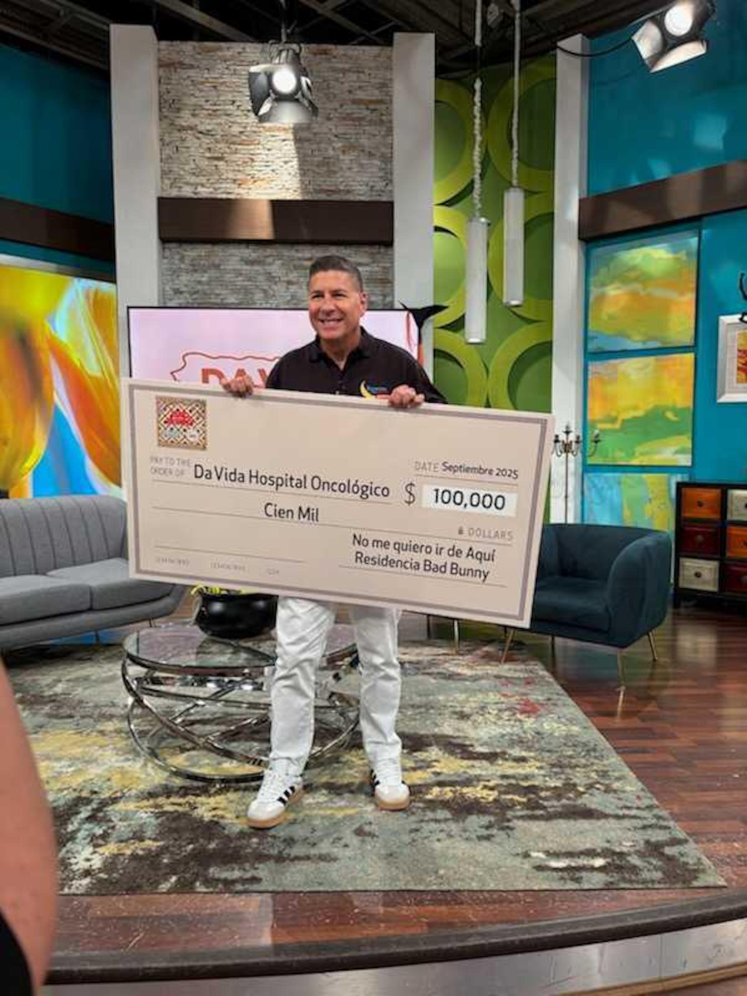 Donación de Bad Bunny a Raymond Arrieta para "Da Vida, La Ñapa".