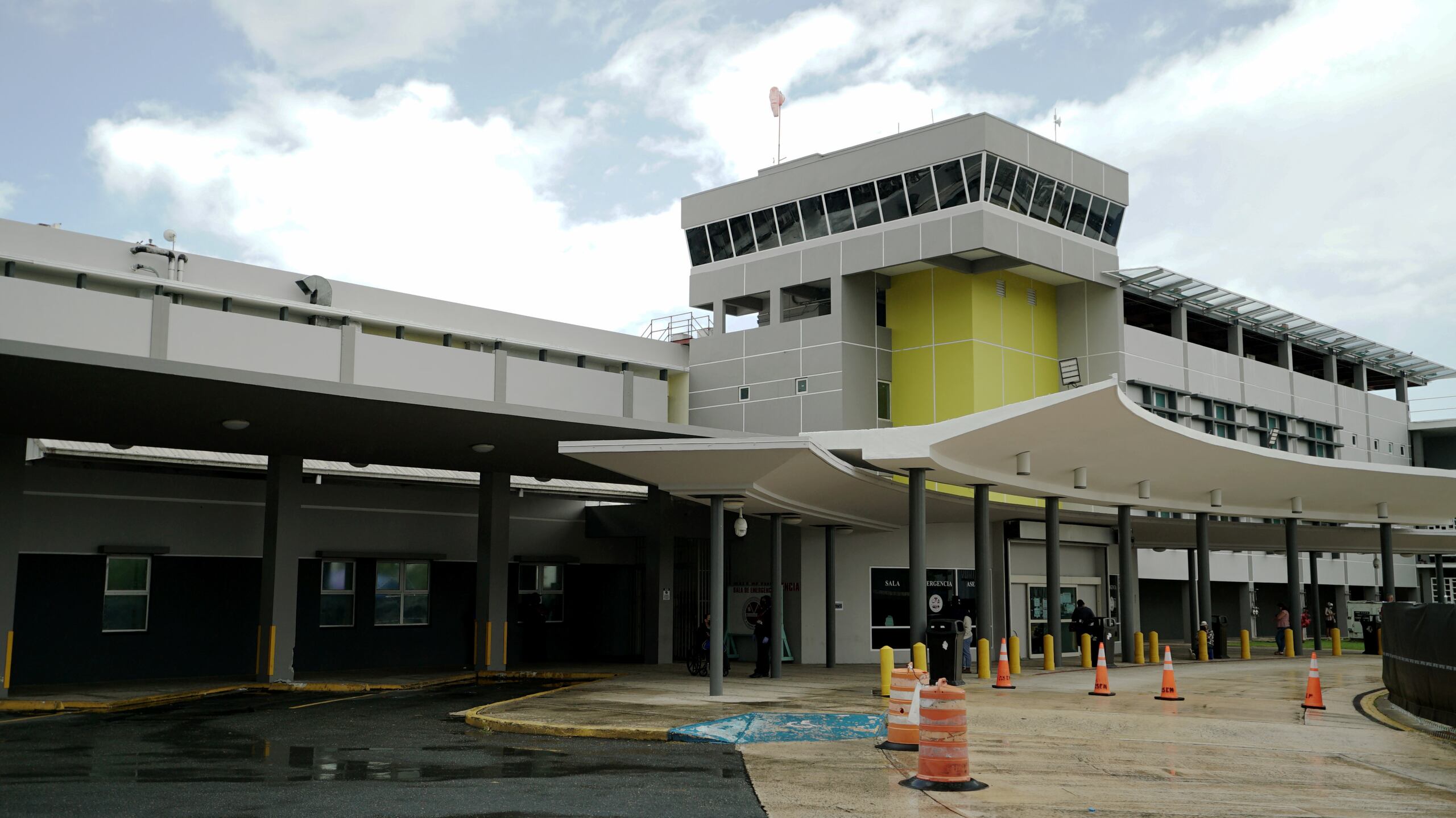 El accidente se reportó a eso de las 9:20 de la noche del domingo.