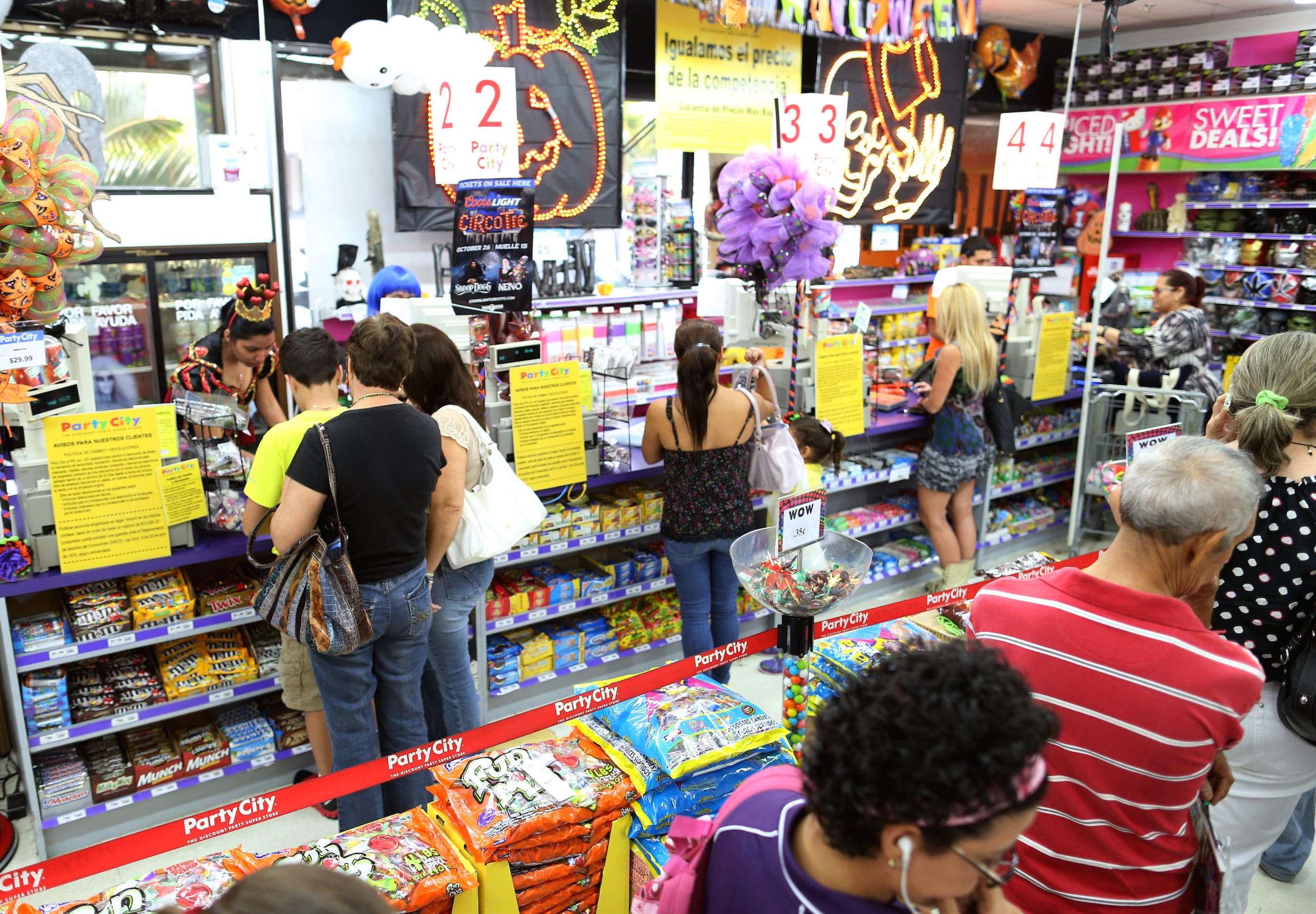 Party City en Estados Unidos se acogió a la quiebra en enero de 2023 tras adeudar $1,700 millones.