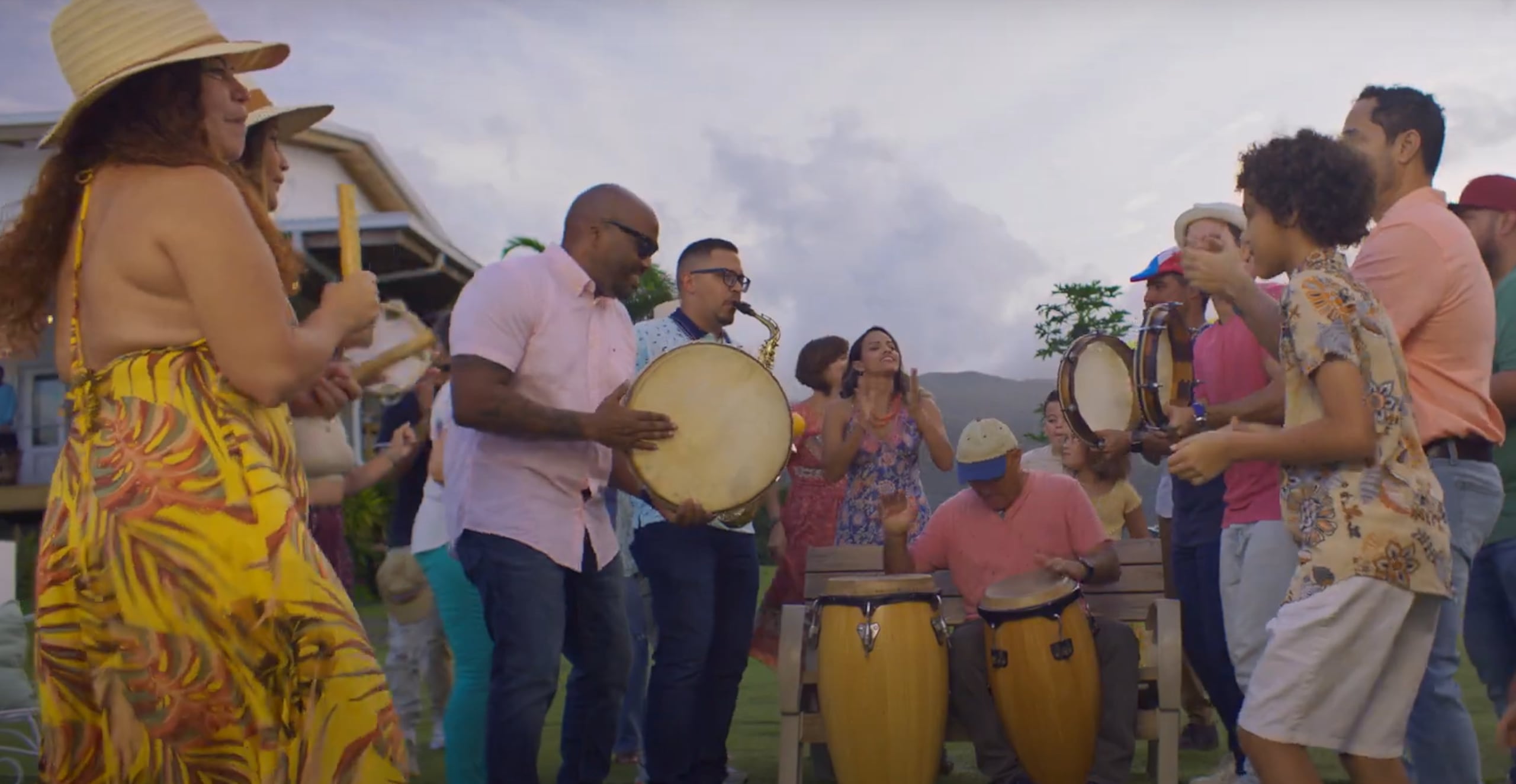 Esta campaña, encabezada por GFR Media, busca conectarse con la diáspora puertorriqueña a través de una narrativa visual fresca y cautivar a audiencias de diversas ciudades en los Estados Unidos, ofreciendo experiencias únicas de los boricuas en la isla.