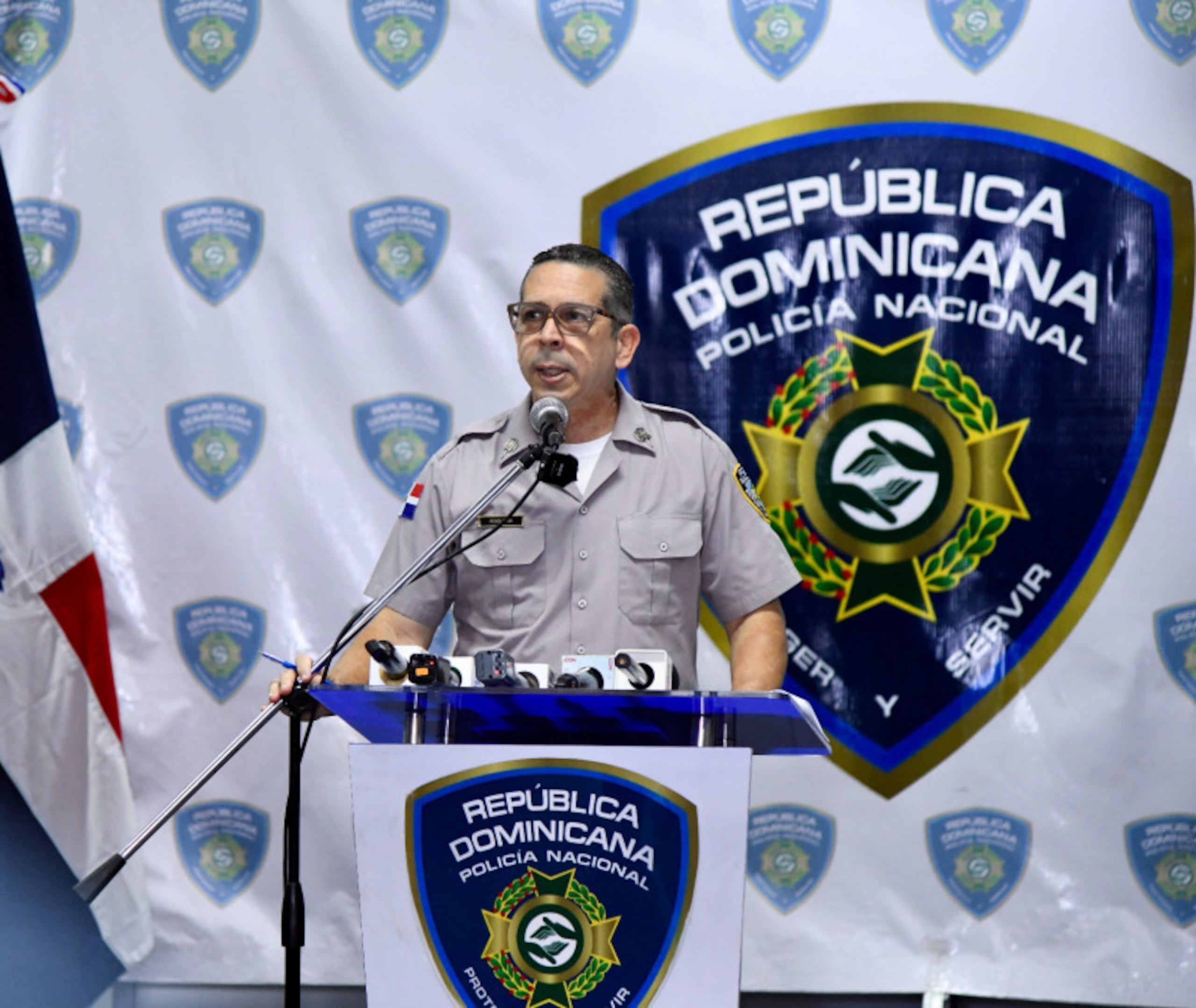 El portavoz de la Policía Nacional Dominicana indicó que aguardan por el resultado de la autopsia para establecer la causa de la muerte.