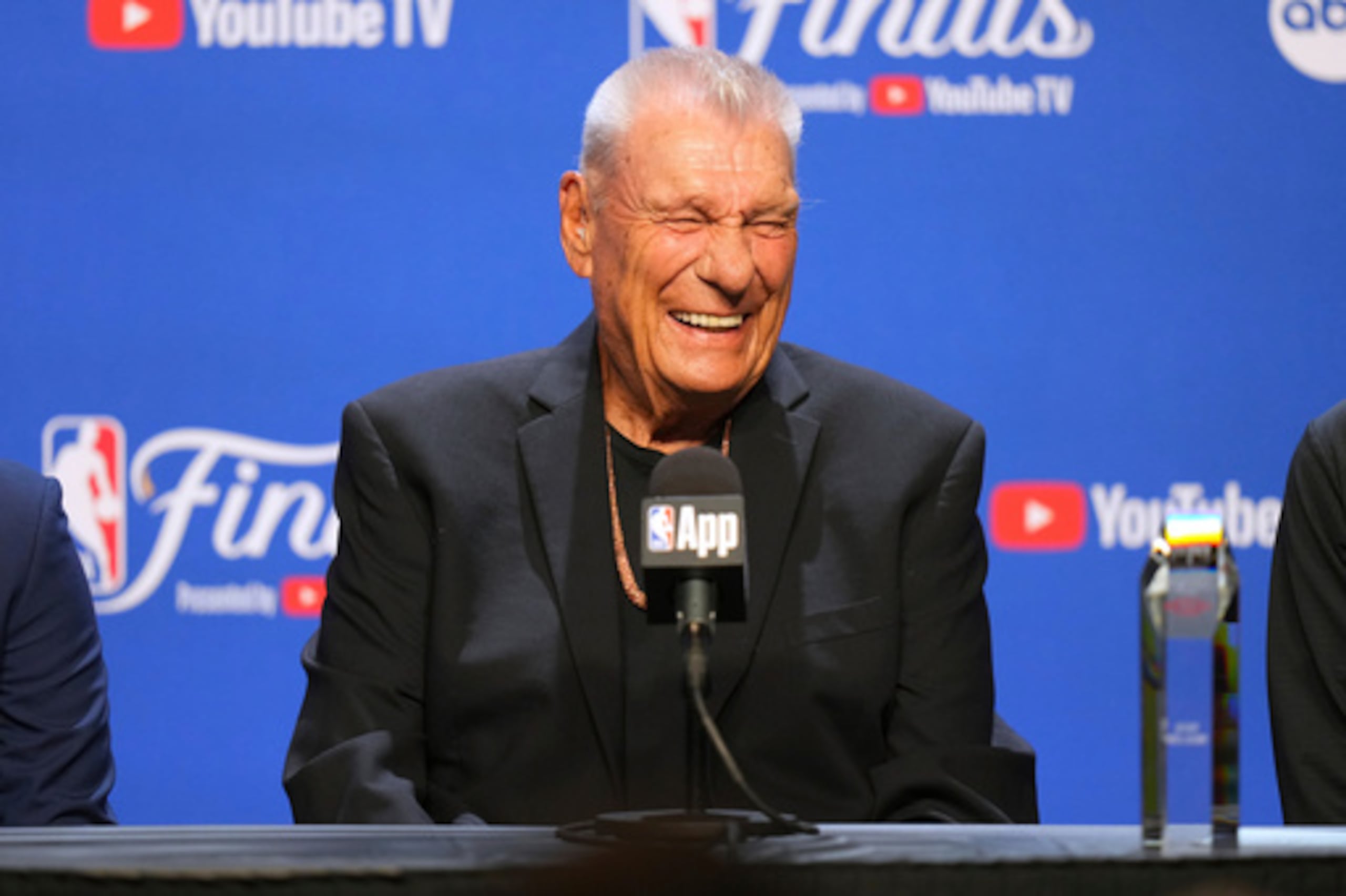 Nelson es uno de los dos entrenadores en la historia de la NBA que lograron al menos 250 victorias con tres franquicias distintas: Milwaukee, Dallas y Golden State
