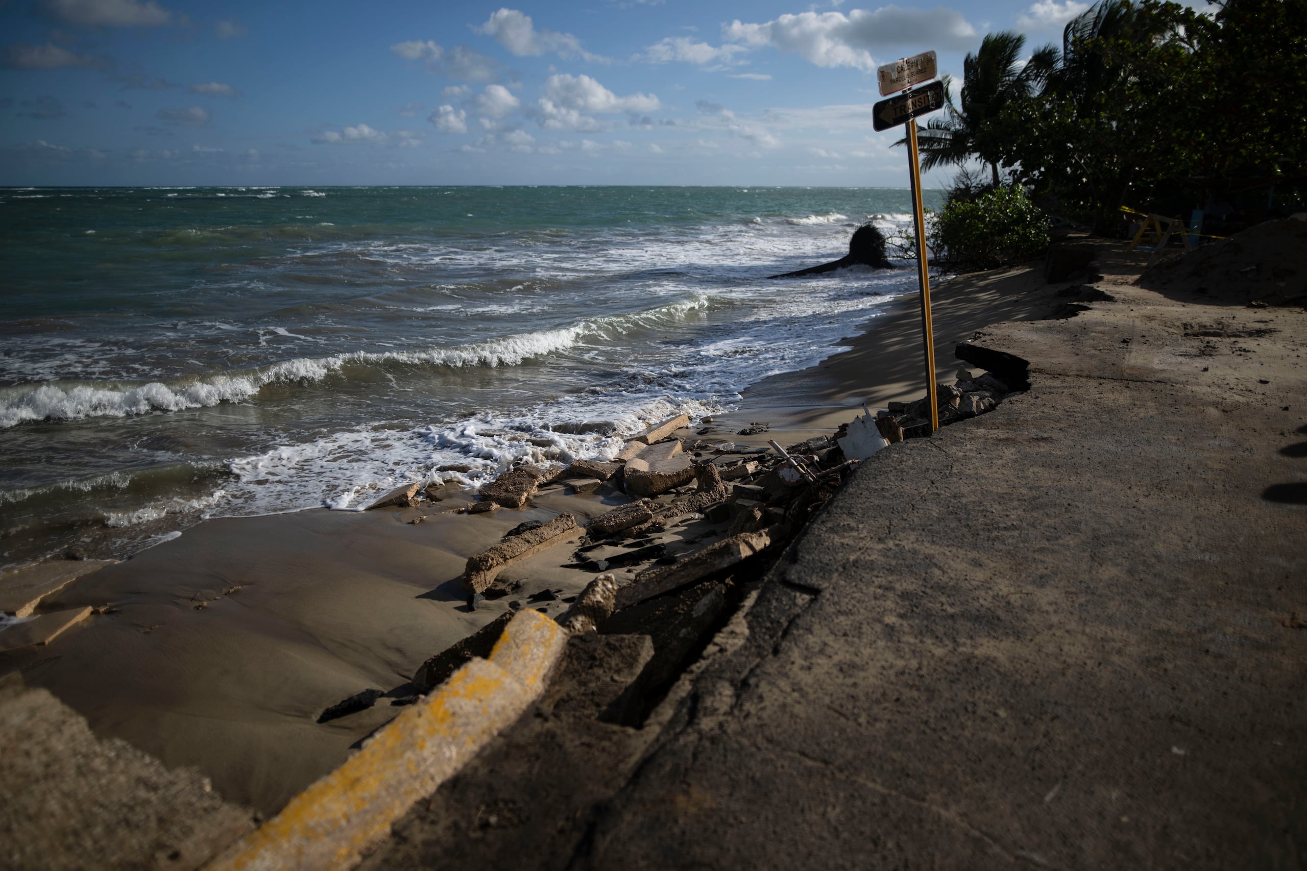 El área de Parcelas Suáres ha sido la más afectada por las recientes marejadas. FOTO POR: Carlos Rivera Giusti/GFR Media.
