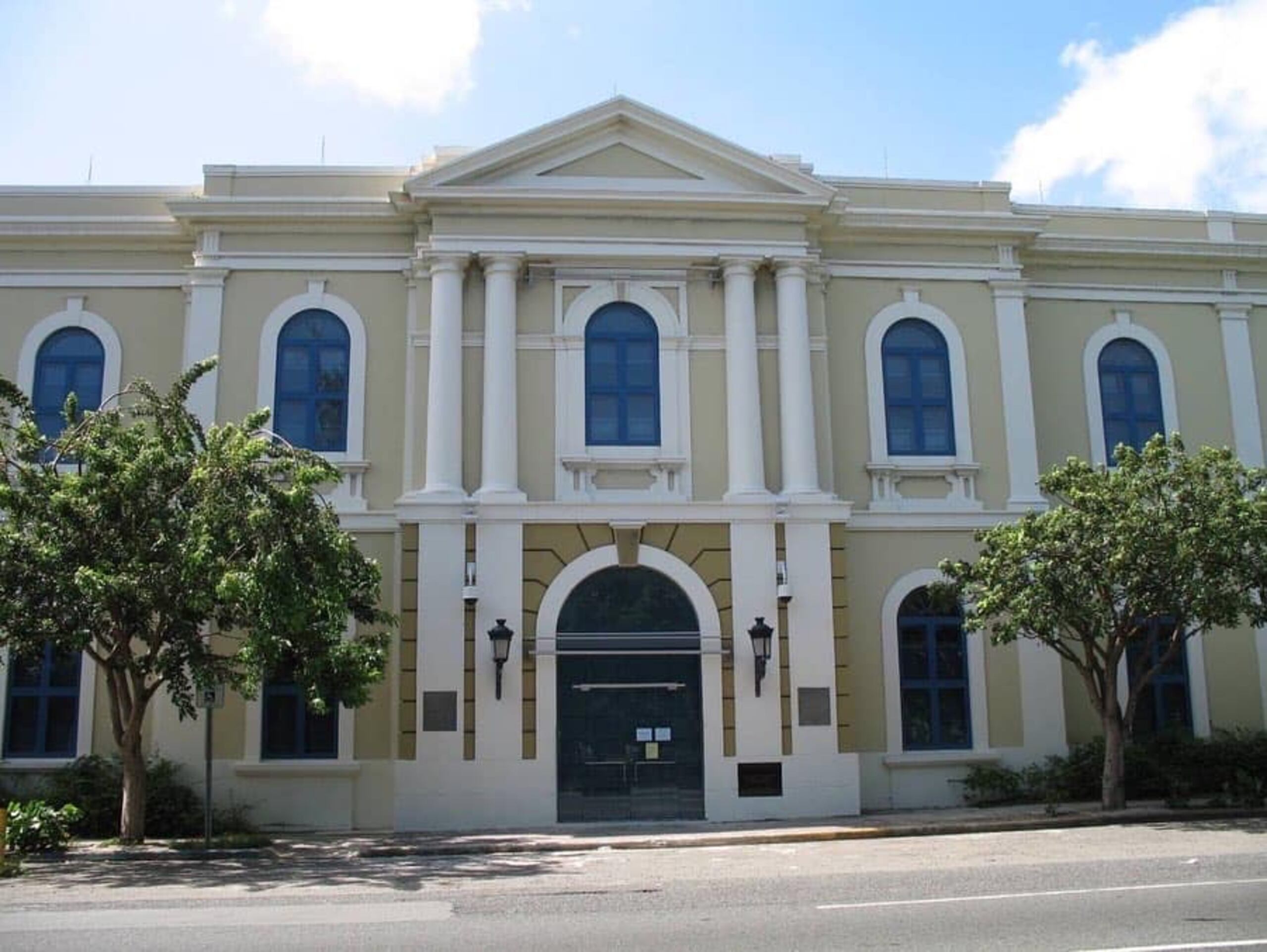 No se informó cuando, el edificio, que permanece cerrado al público desde el pasado 27 de octubre, esté en condiciones de reabrir.