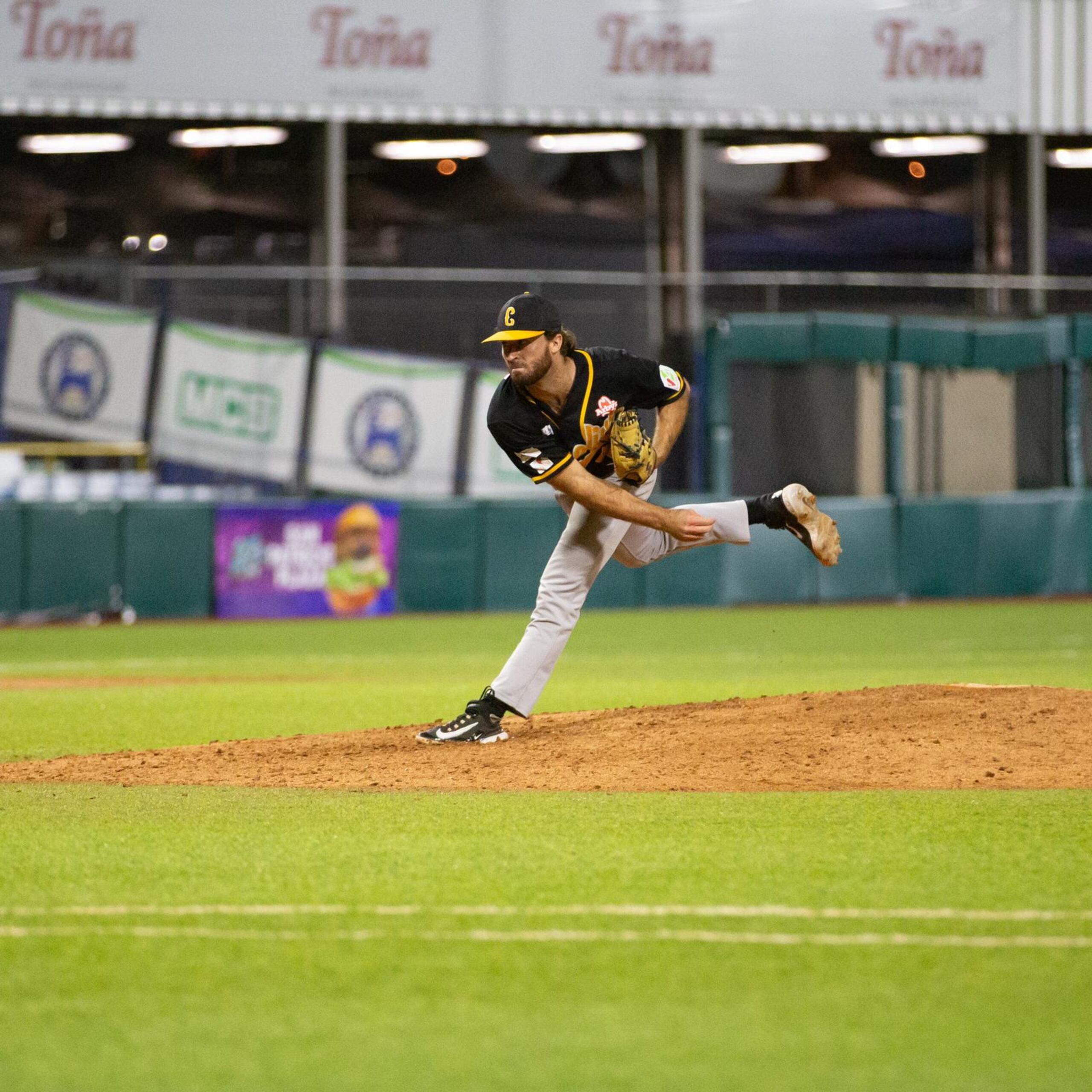 El abridor de los Gigantes, Miller Hogan.