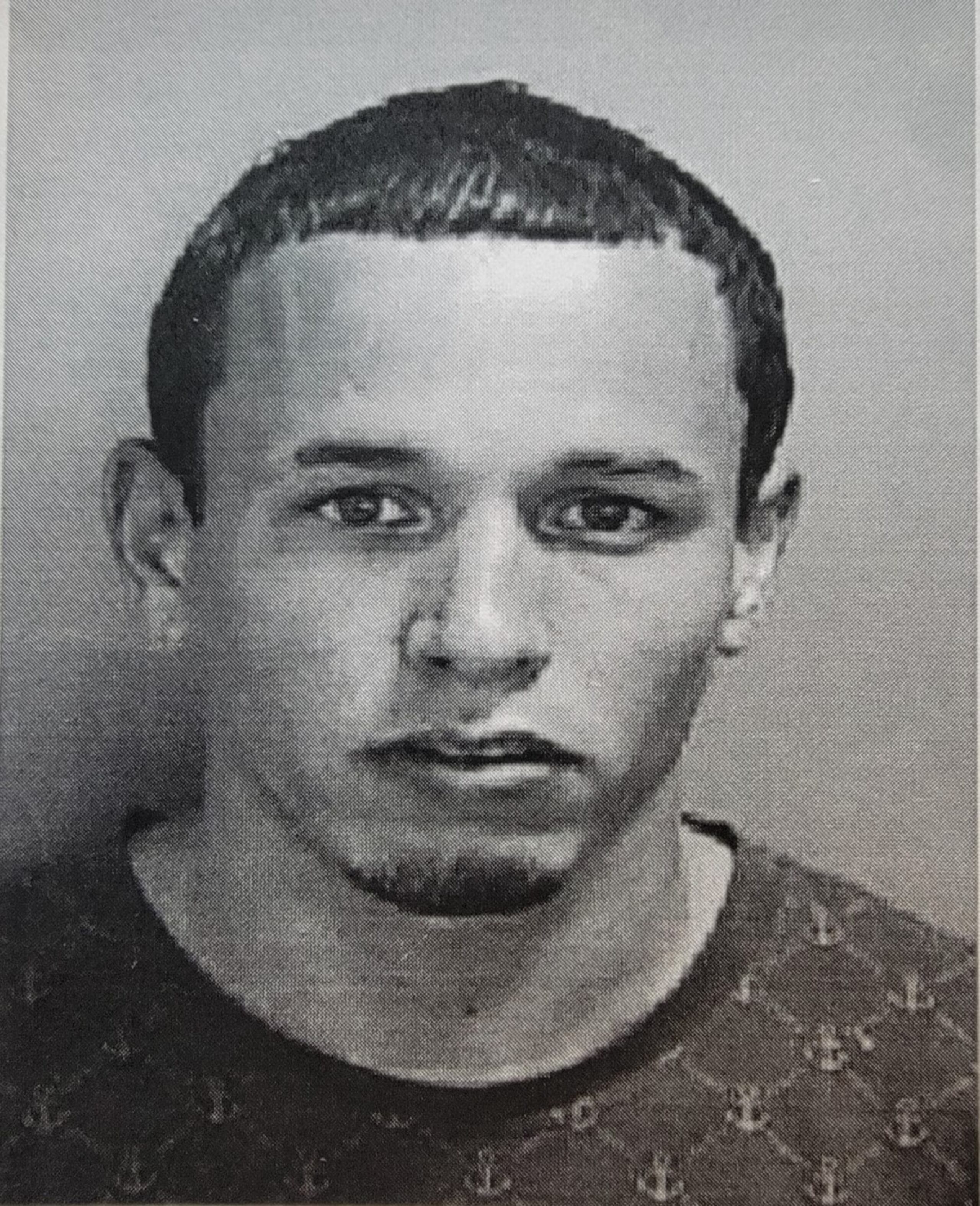 Carlos A. Torres Pietri, de 33 años, y residente en Guánica, es buscado por las autoridades por violar una orden de protección.