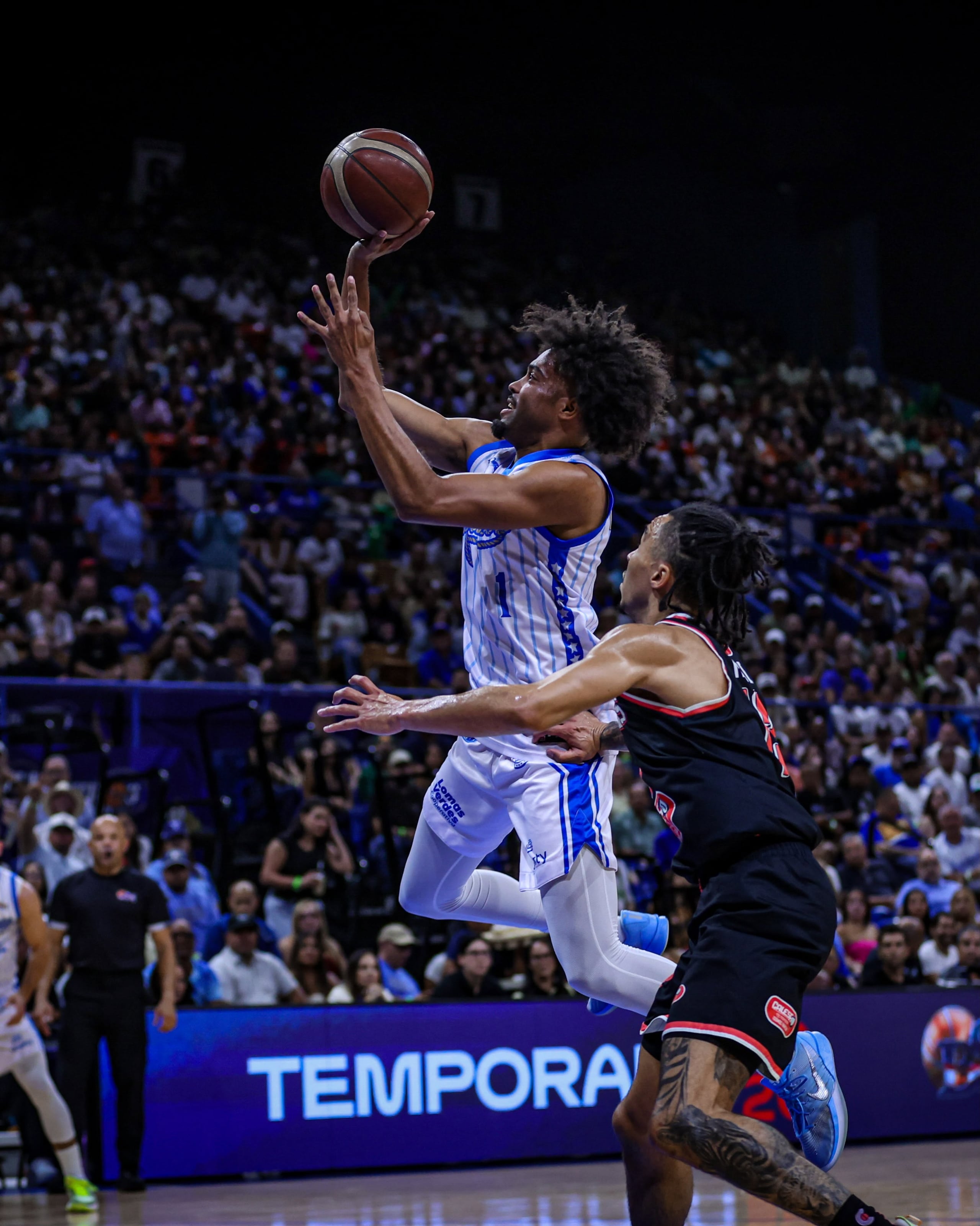 Stephen Thompson Jr. encabezó la ofensiva de los Vaqueros con 37 puntos.