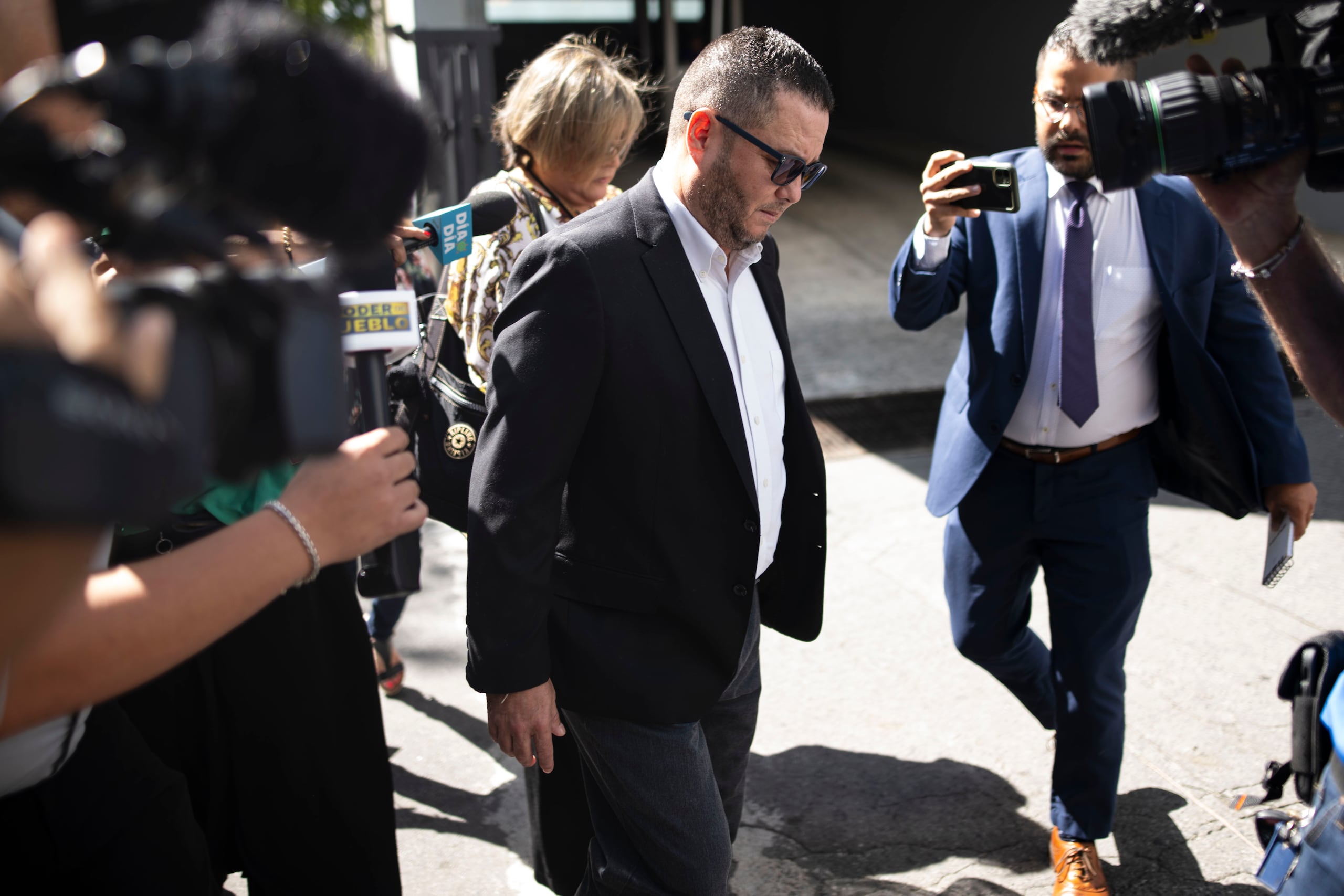 Ángel Pérez Otero, exalcalde de Guaynabo, sale del Tribunal federal en Hato Rey, tras conocer su sentencia. (Archivo / GFR Media)