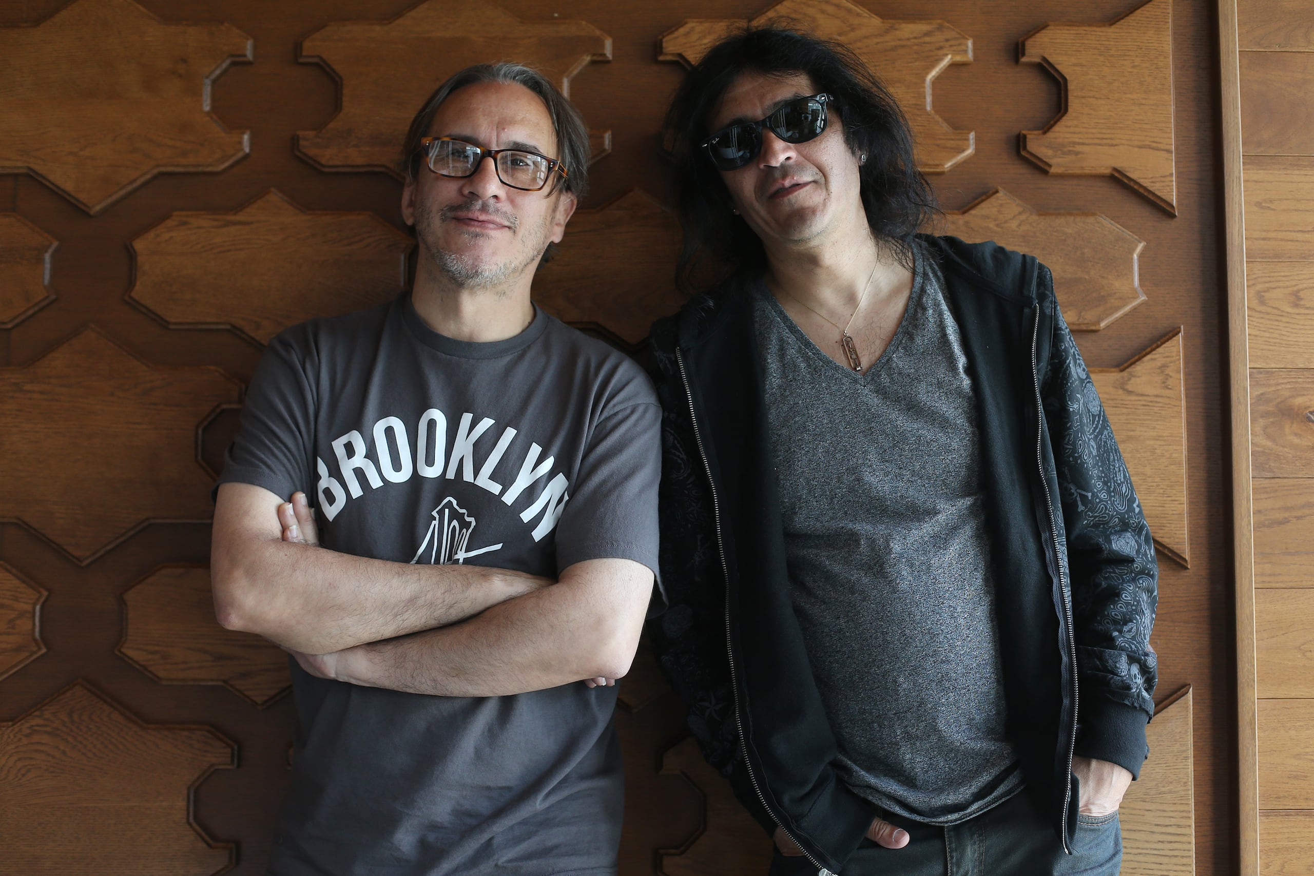 Felipe Staiti, guitarrista y fundador de los Enanitos Verdes, junto al vocalista y bajista Marciano Cantero, quien falleció en 2022. La foto fue tomada en San Juan en una conferencia de prensa sobre su concierto en 2013.