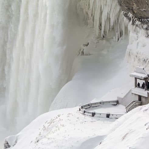 FOTOS: Las Cataratas del Niágara en su estampa más impactante entre agua y hielo