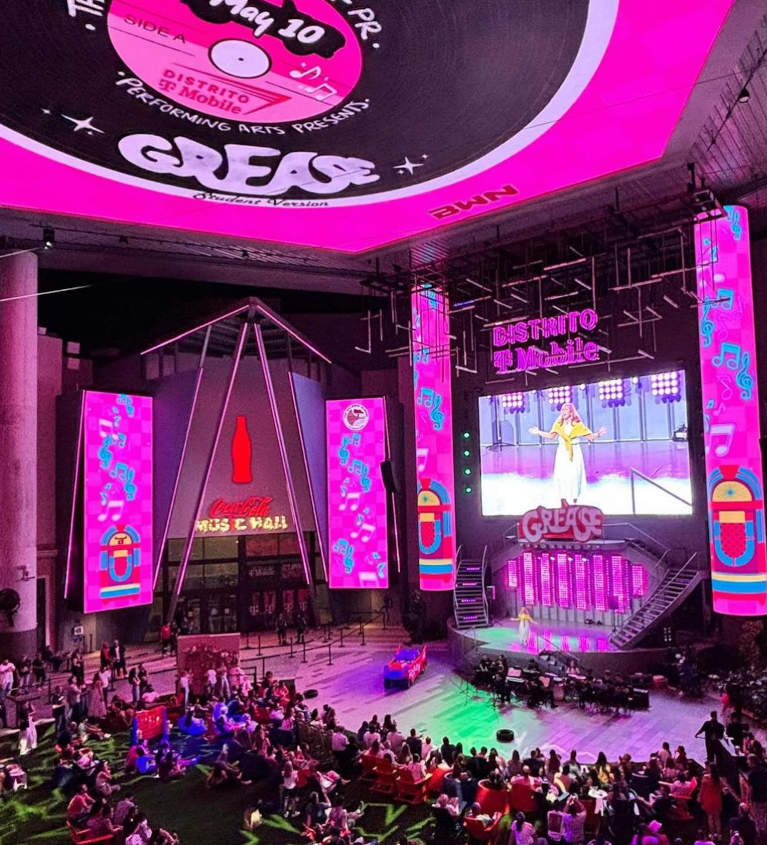 The Baldwin School of Puerto Rico tuvo el honor de ser el primer colegio en presentar una selección de escenas del famoso musical "Grease" en el Distrito T-Mobile.