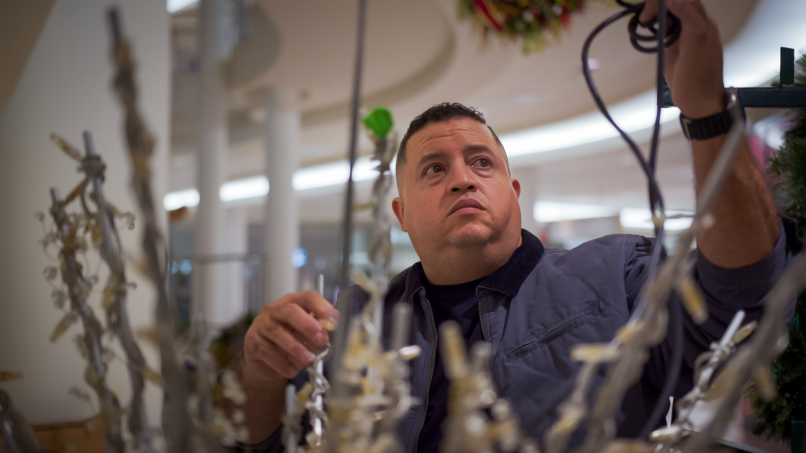 Jorge Manuel Torres Torres se encargó de crear la decoración de Plaza del Caribe en Ponce.