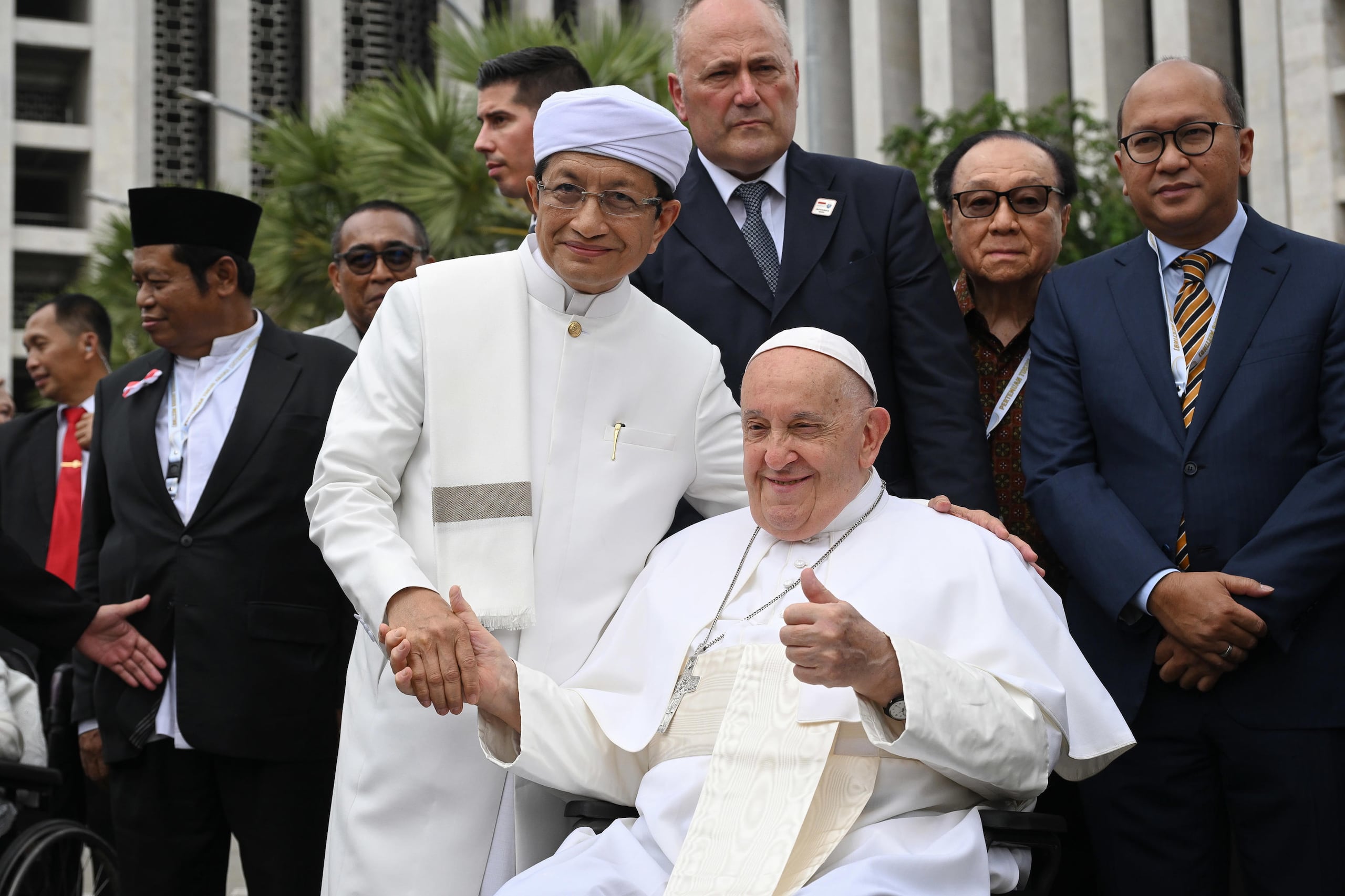 El papa Francisco junto al gran imán, Nasaruddin Umarde, en la mezquita Istiqlal de Yakarta.
EFE/EPA/ALESSANDRO DI MEO