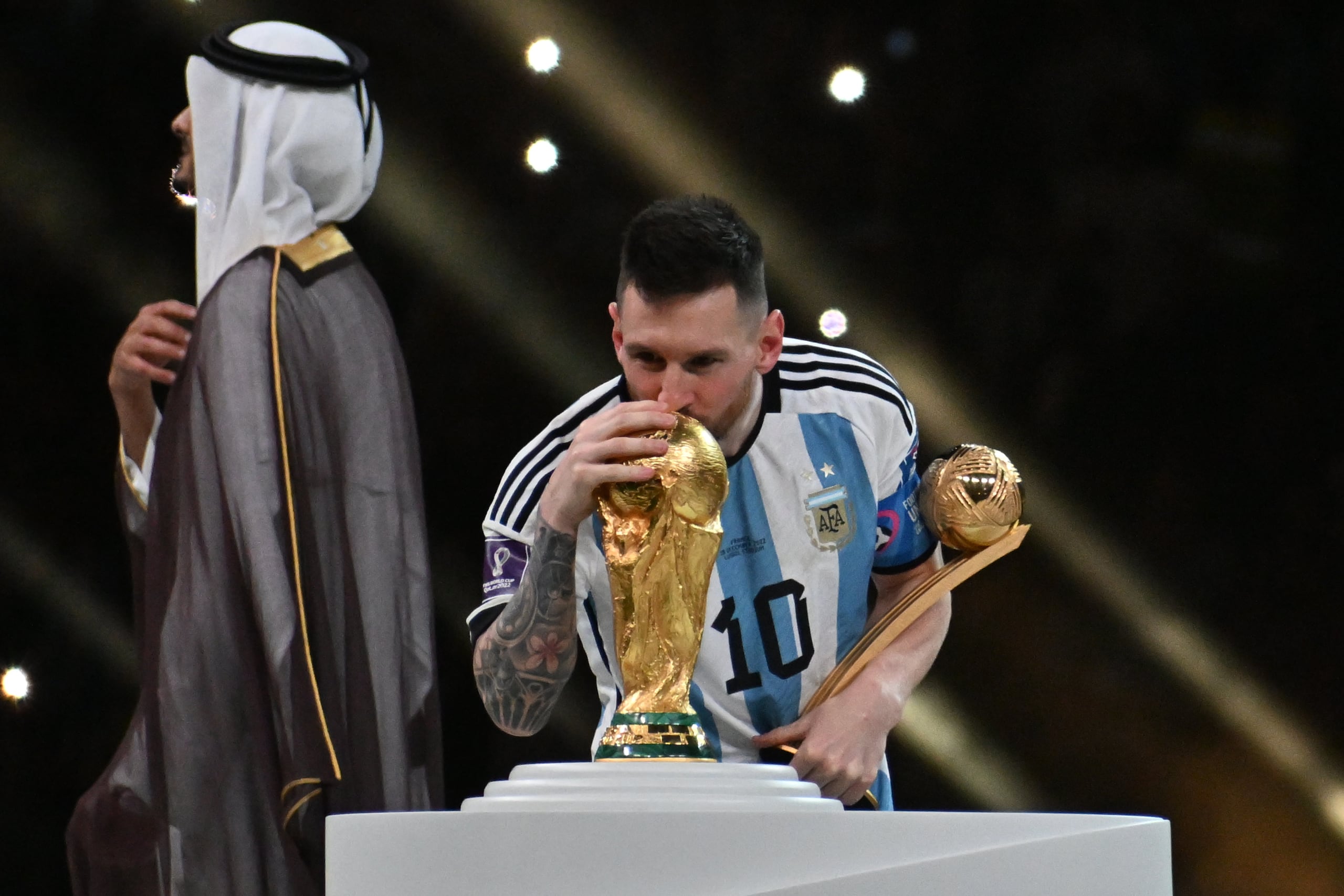 En el estadio Lusail de Doha, Catar, finalmente el argentino Lionel Messi pudo cumplir su sueño de ser campeón del mundo. En una final que será recordada como una de las mejores de la historia, le ganó a Francia por penales, luego de un partido de ida y vuelta donde pudo ganar cualquiera. Así, Argentina ganó su tercera copa.