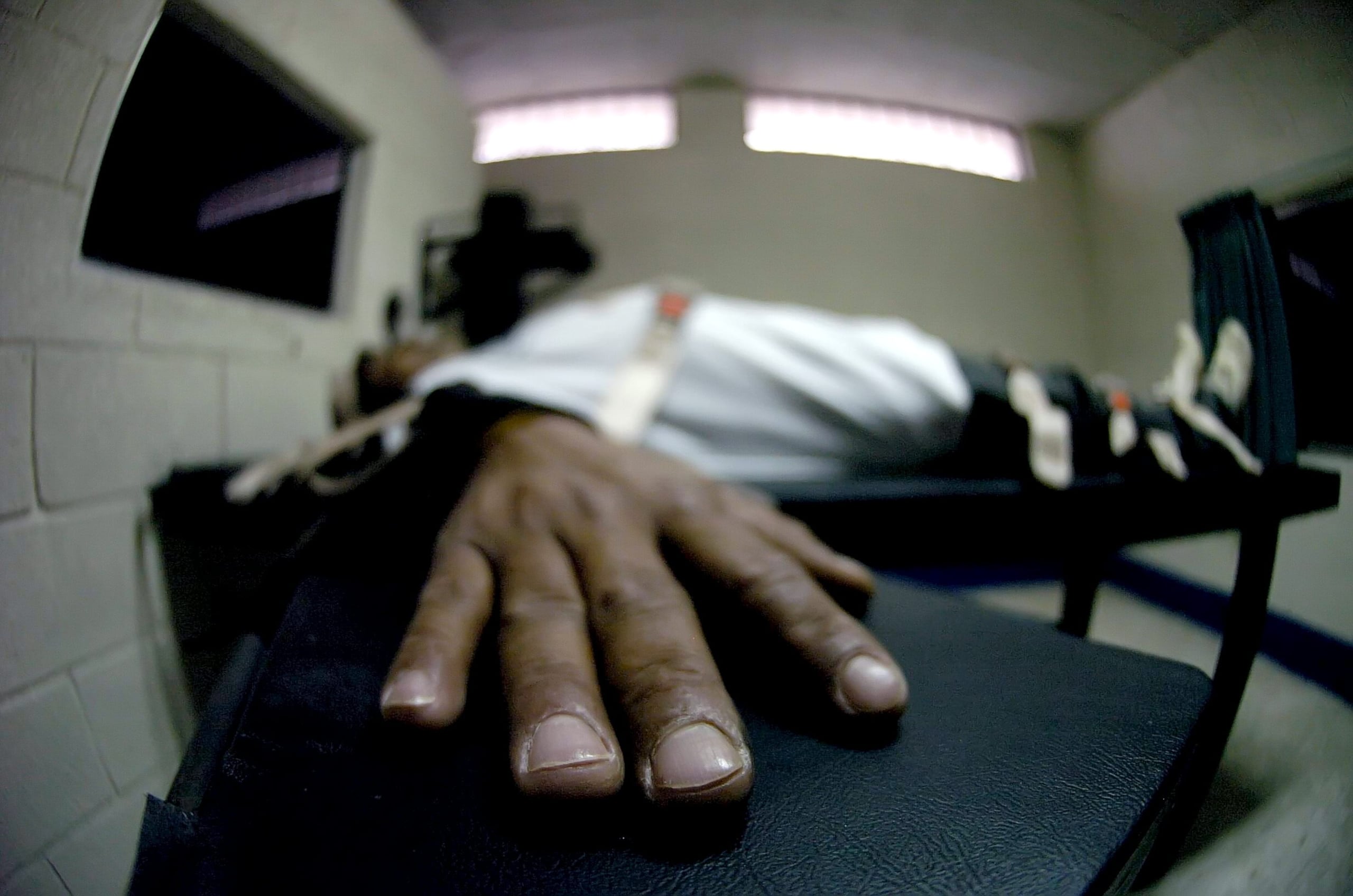 En el documental 'Mi hermano el asesino serial', Rogers sugirió que estuvo involucrado en el asesinato de la esposa del ahora fallecido O.J. Simpson, aunque la Policía lo desmintió.