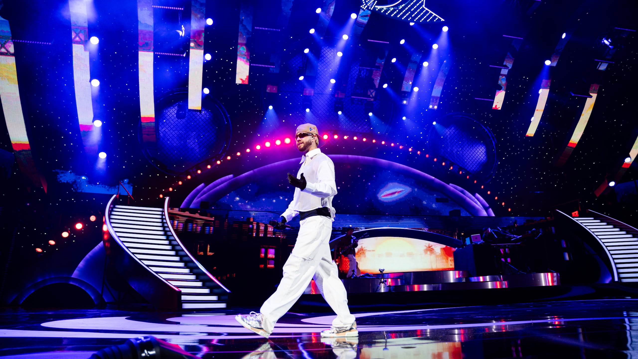 Acompañado de su banda, el artista global interpretó sus más grandes éxitos.