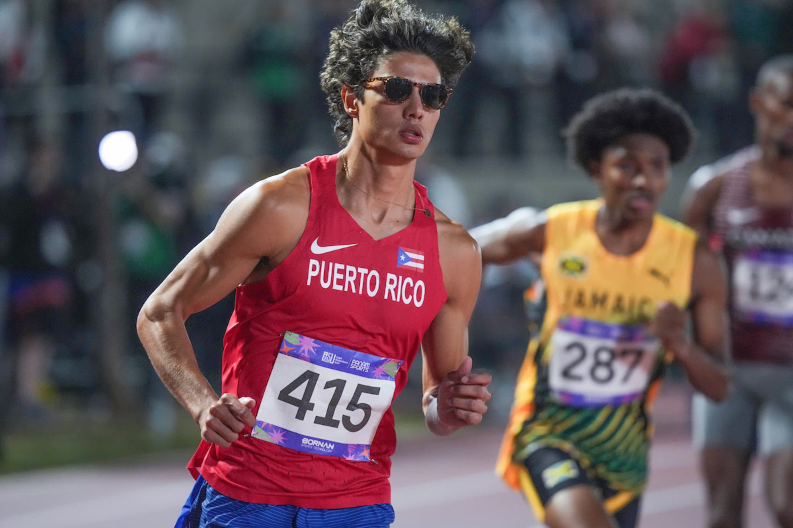 Miguel Ángel Pantojas aparece aquí corriendo en la preliminar de los 800 metros.
