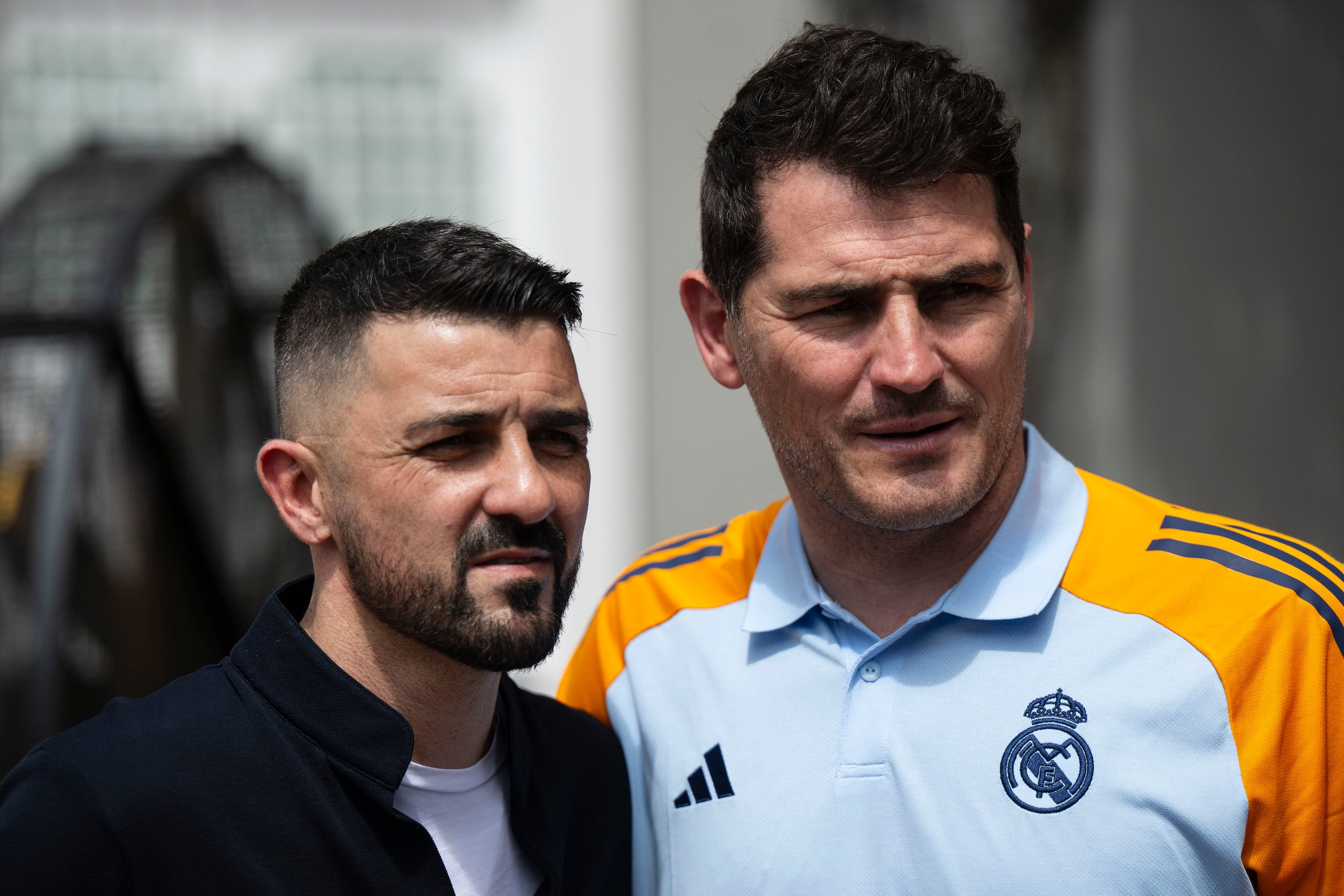 David Villa e Iker Casillas durante la conferencia de prensa como preámbulo al Clásico de Leyendas de este próximo domingo en Bayamón.